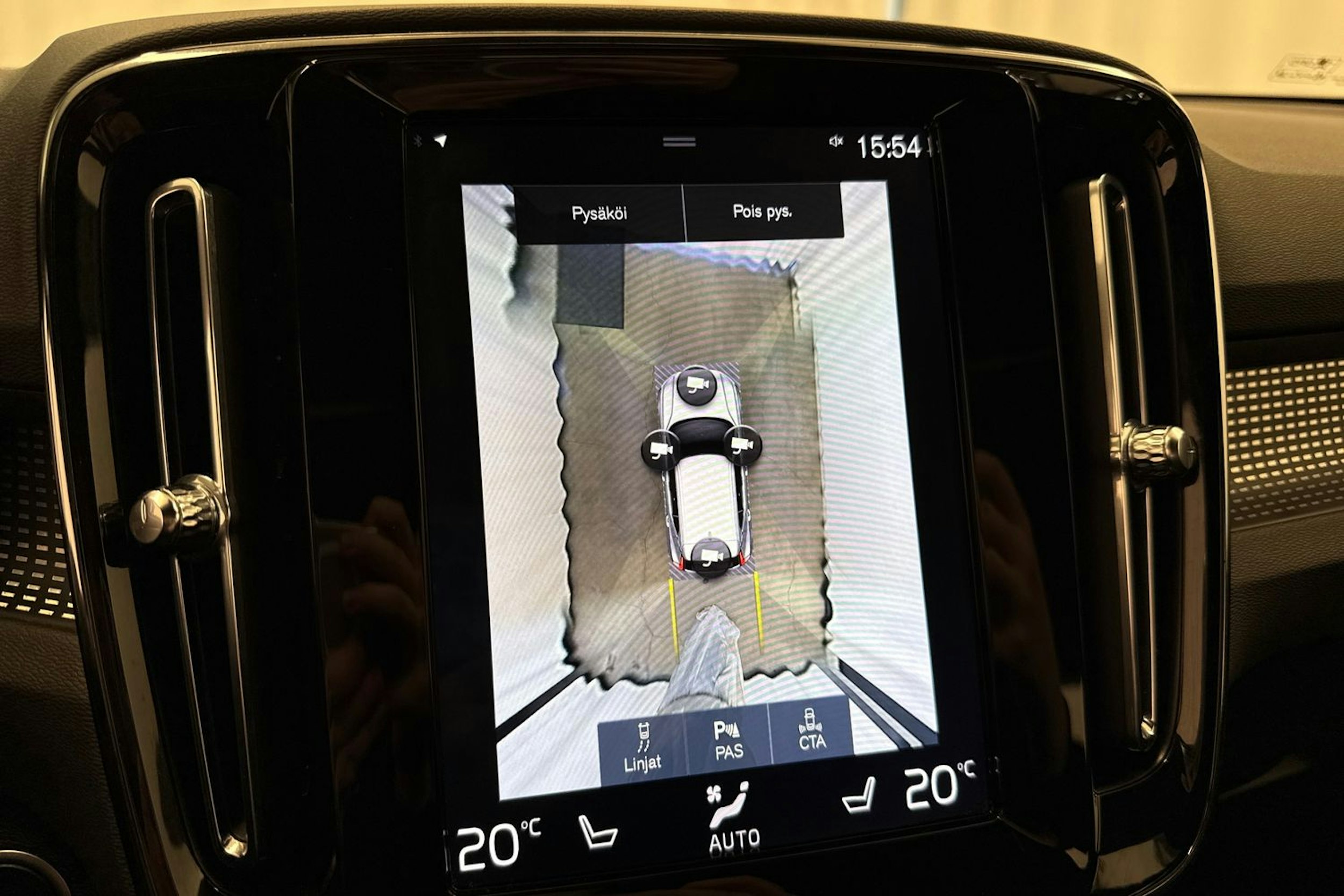 valkoinen Volvo XC40 2018 kuva 28.