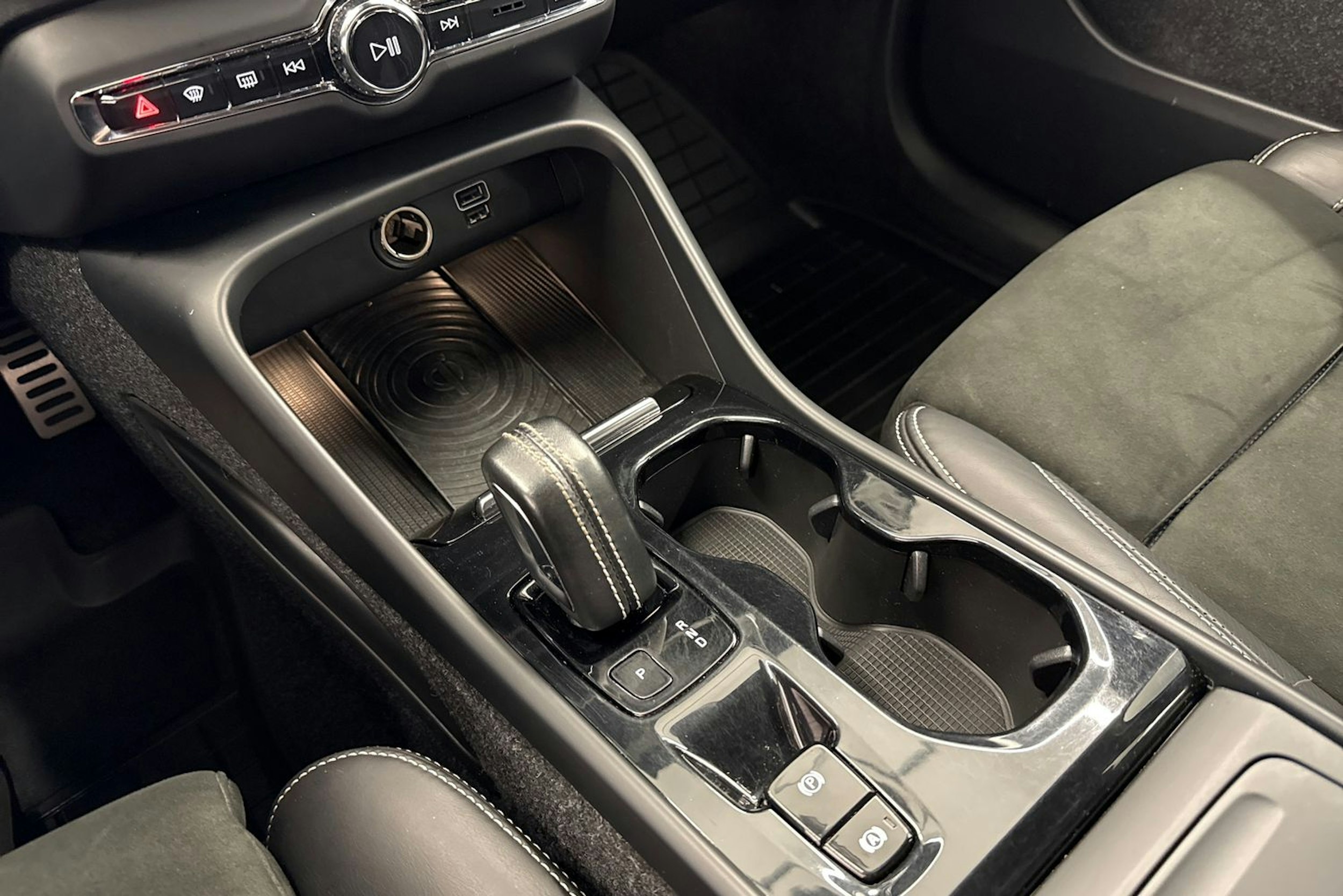 valkoinen Volvo XC40 2018 kuva 29.