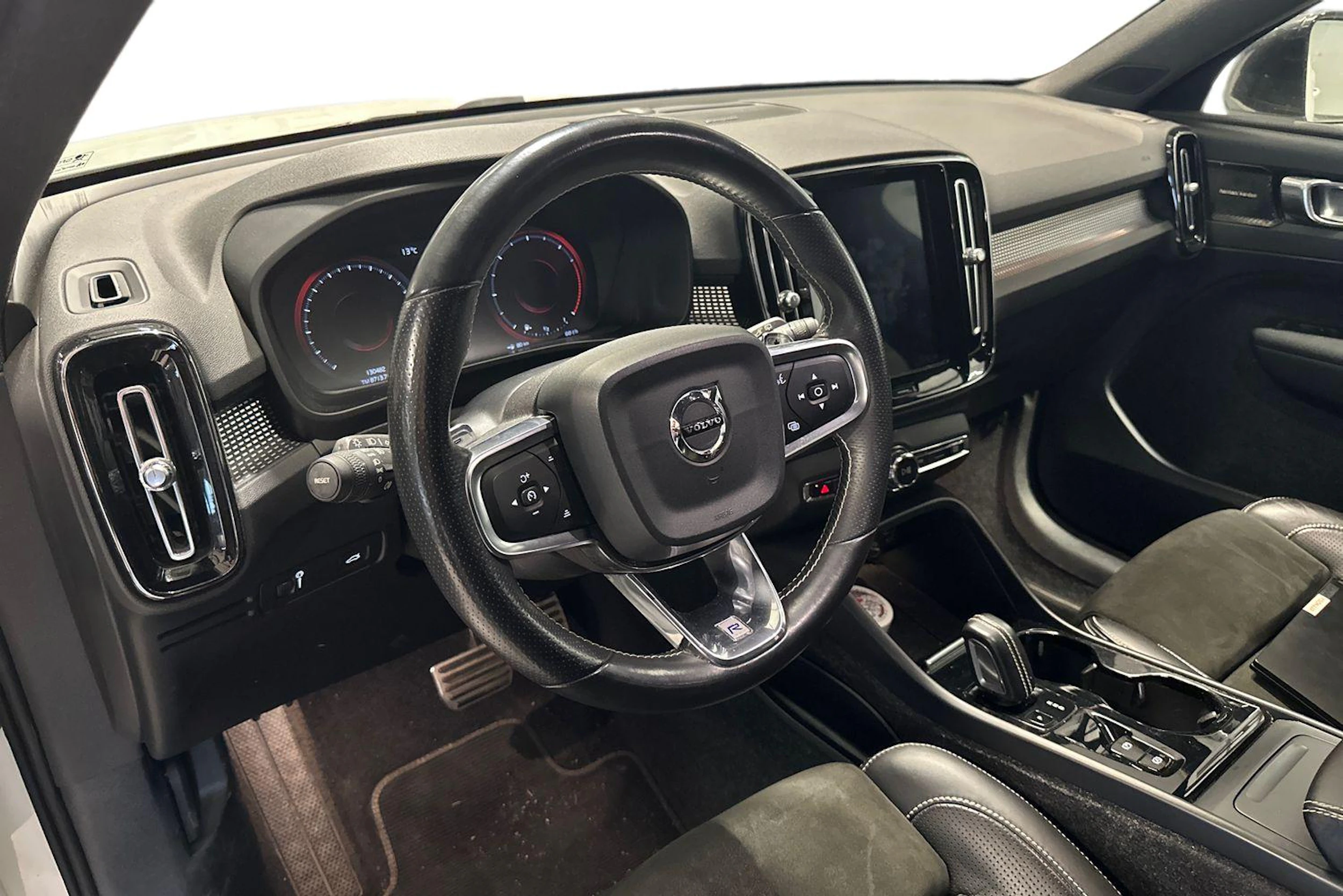 valkoinen Volvo XC40 2018 kuva 3.