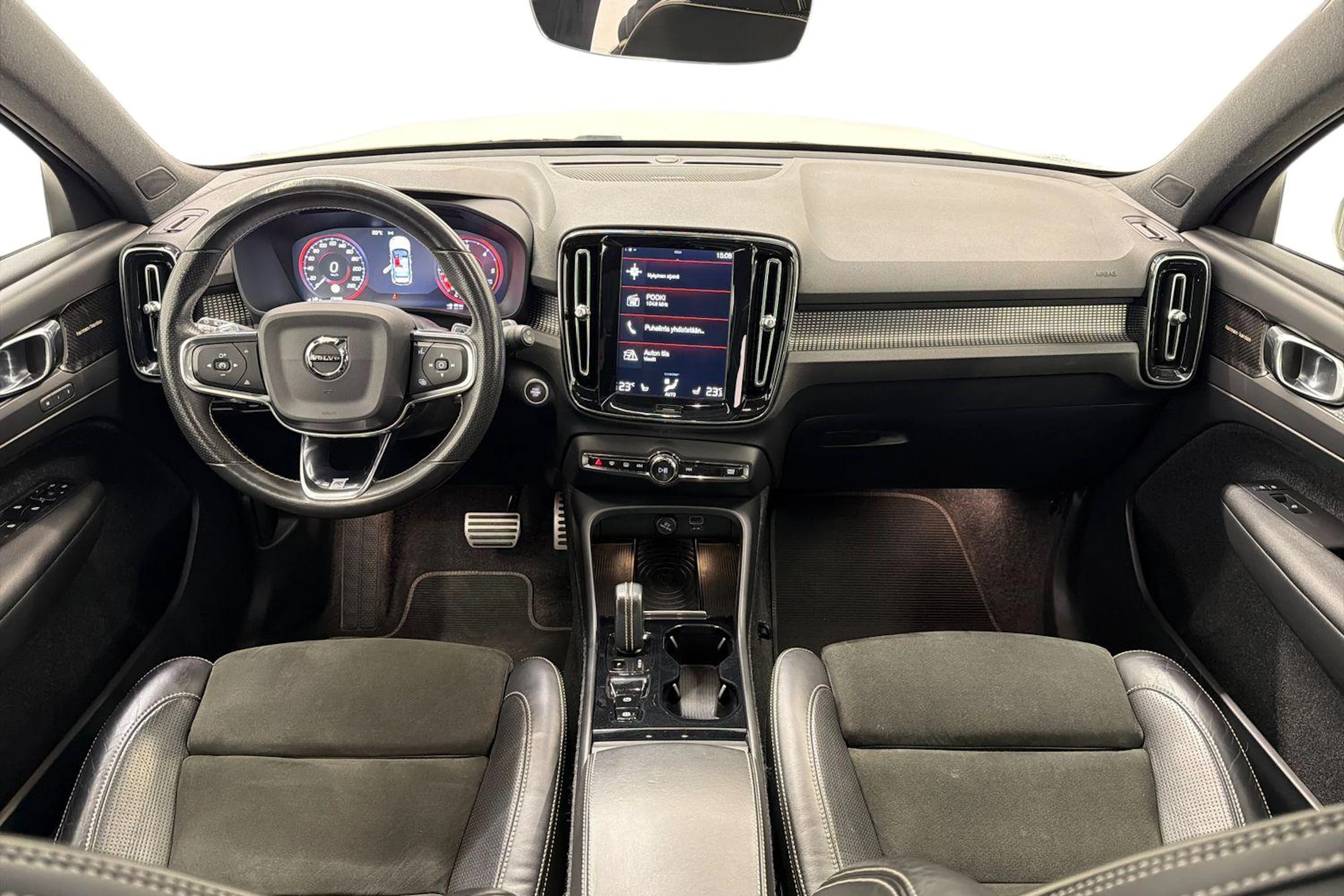 valkoinen Volvo XC40 2018 kuva 7.