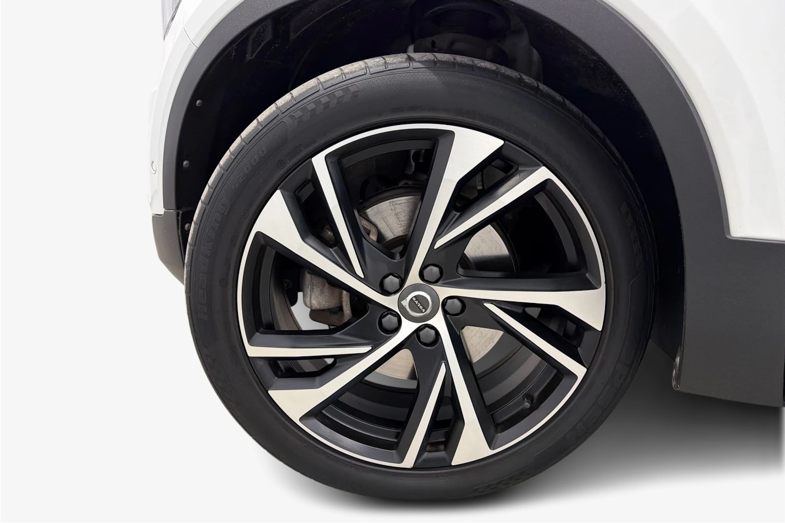 valkoinen Volvo XC40 2018 kuva 9.