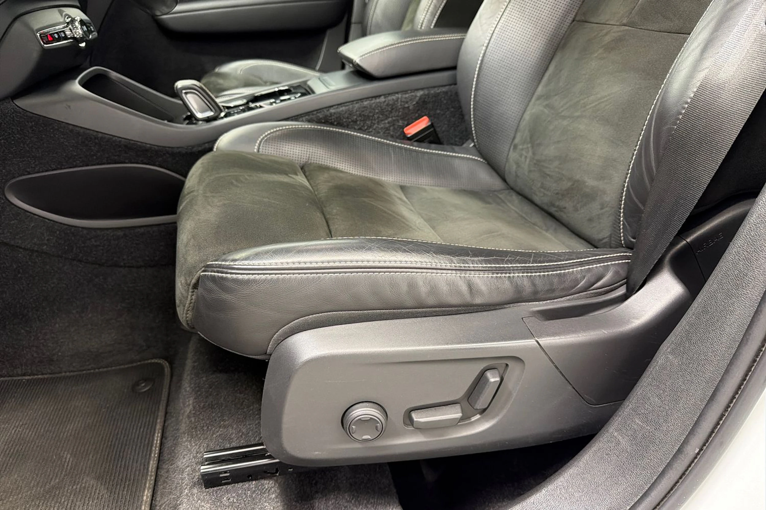 valkoinen Volvo XC40 2018 kuva 11.