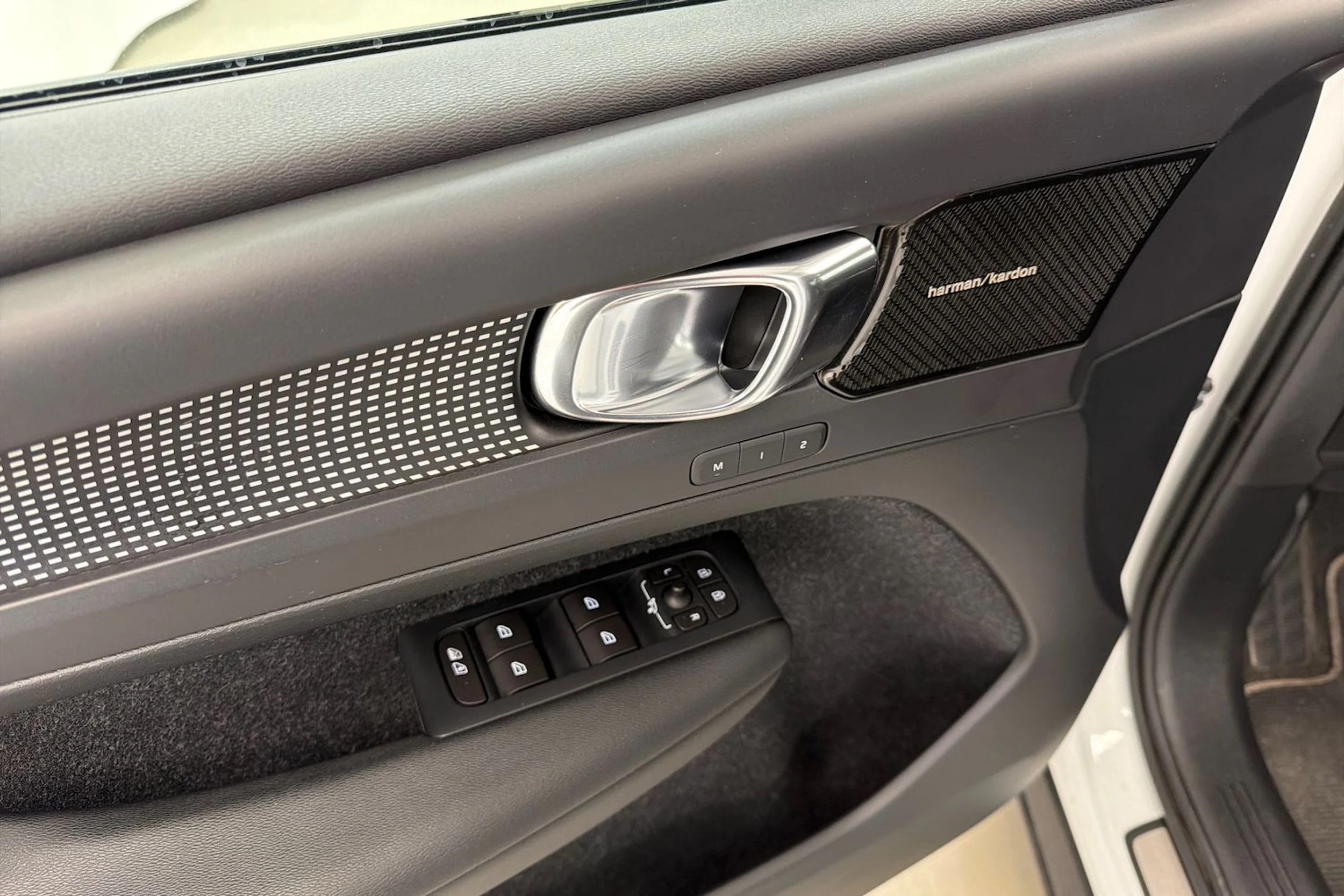 valkoinen Volvo XC40 2018 kuva 13.