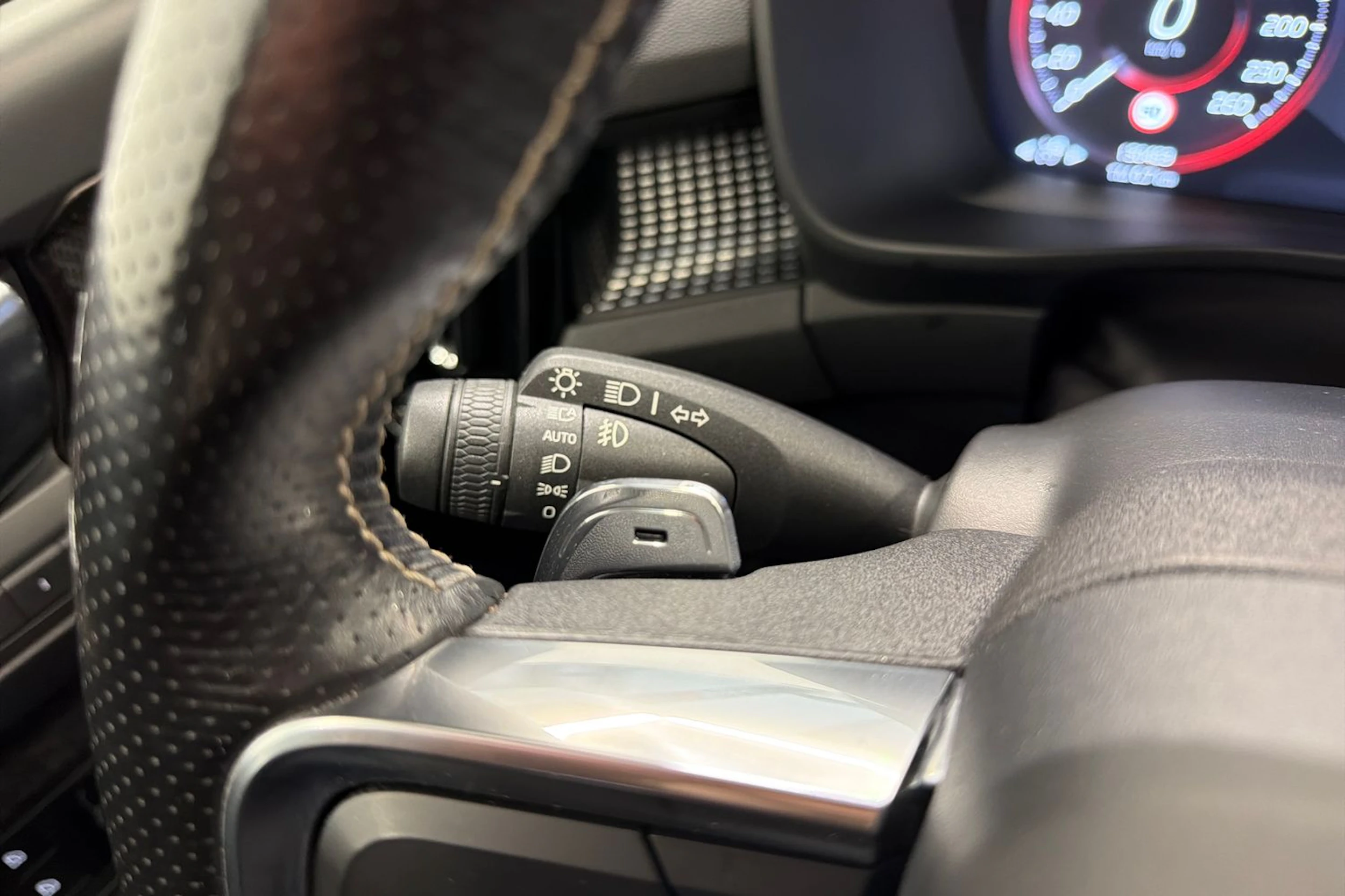valkoinen Volvo XC40 2018 kuva 17.