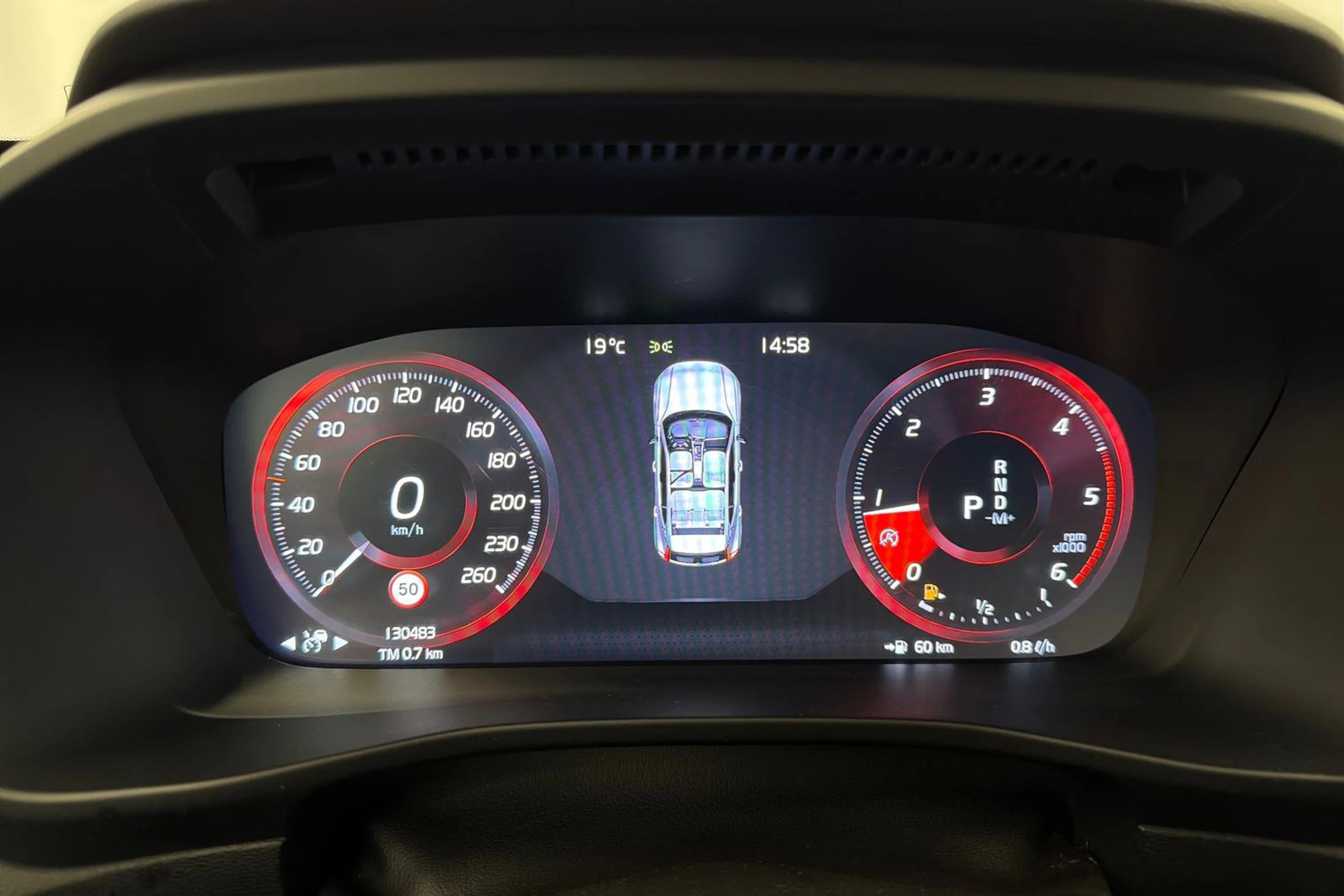 valkoinen Volvo XC40 2018 kuva 19.
