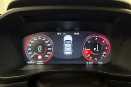 valkoinen Volvo XC40 2018 kuva 19.