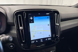 valkoinen Volvo XC40 2018 kuva 23.