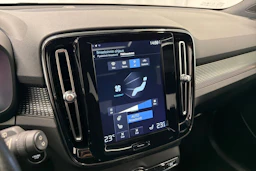 valkoinen Volvo XC40 2018 kuva 24.