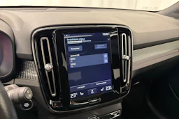 valkoinen Volvo XC40 2018 kuva 25.