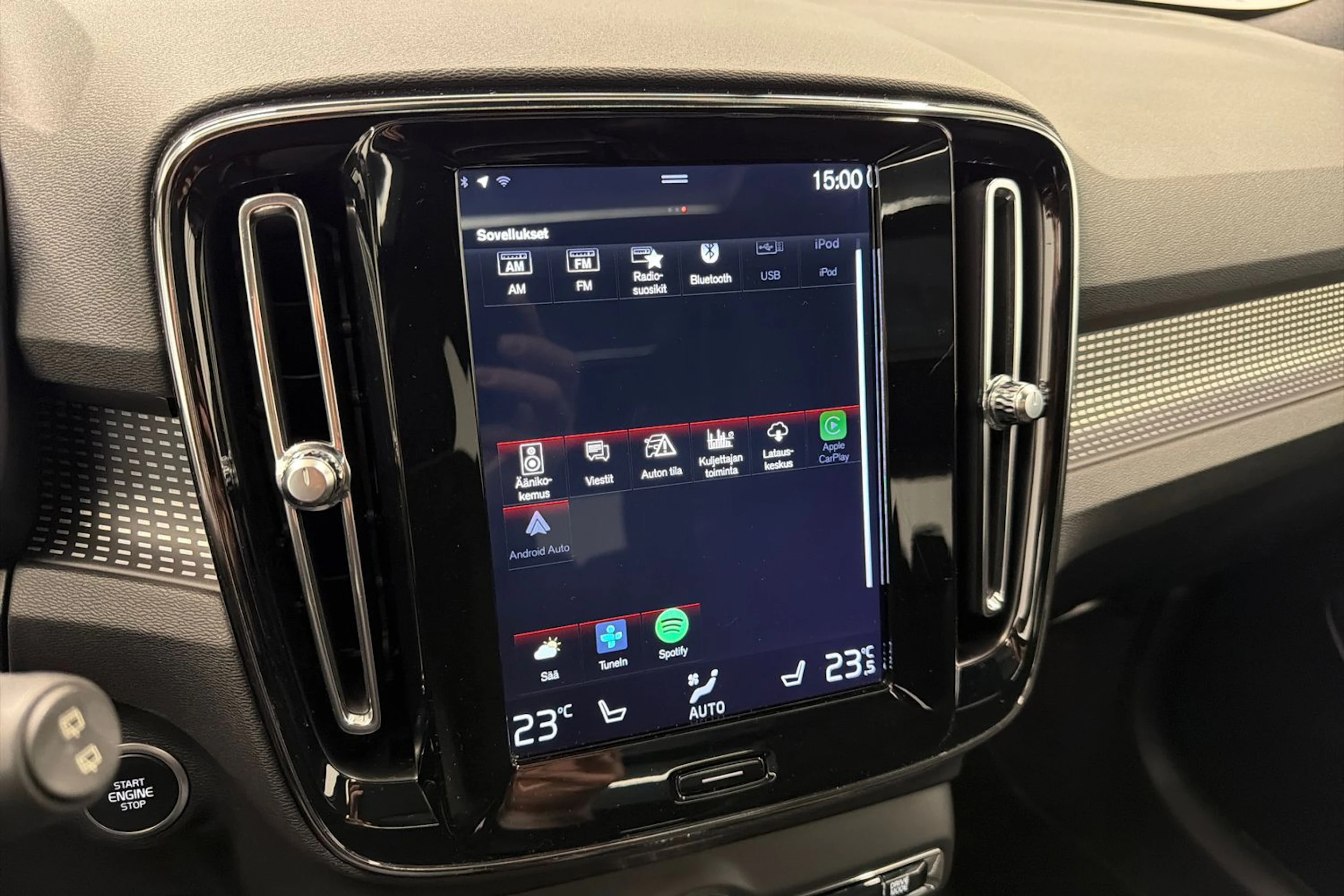 valkoinen Volvo XC40 2018 kuva 26.