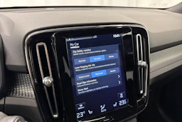 valkoinen Volvo XC40 2018 kuva 28.