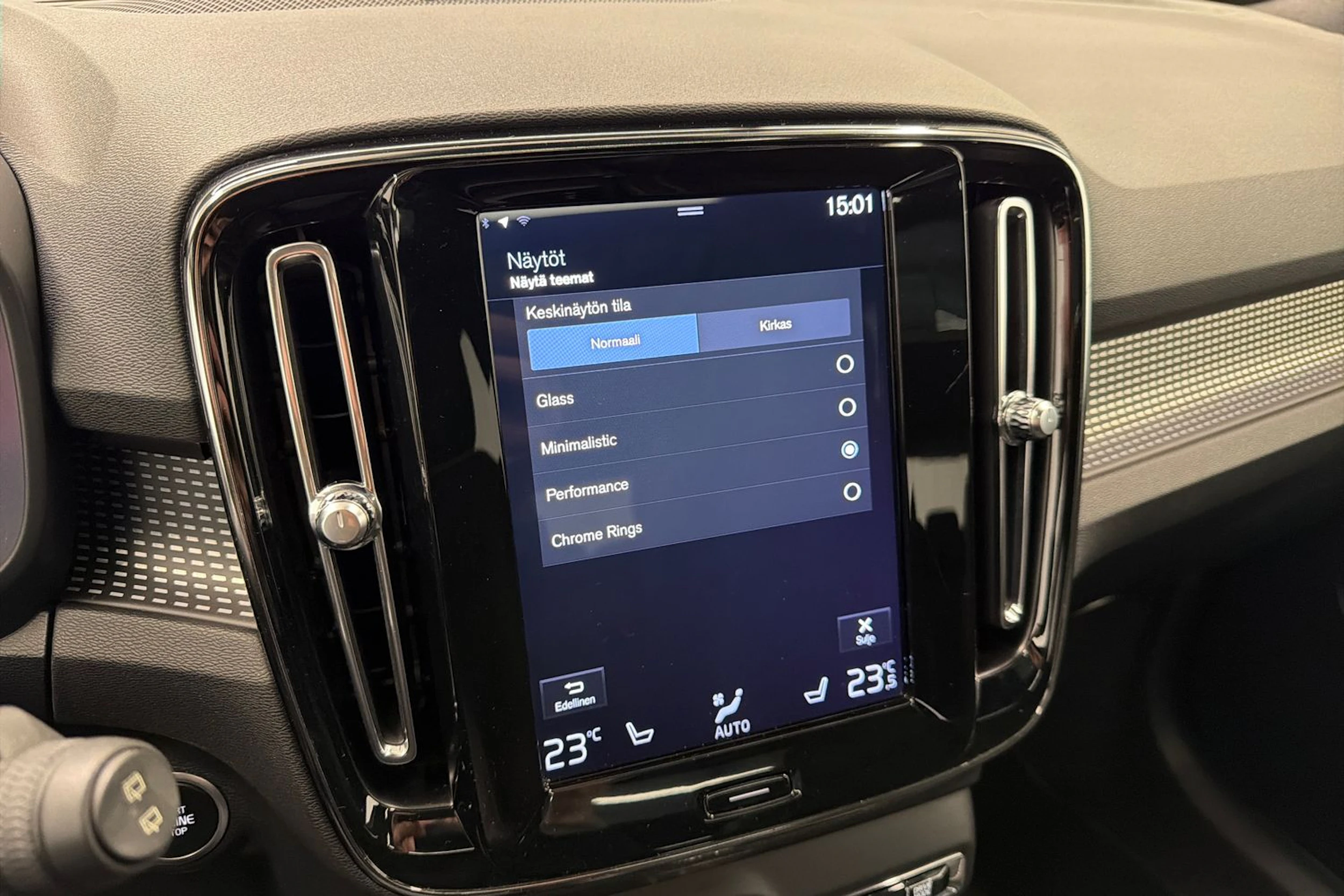 valkoinen Volvo XC40 2018 kuva 29.