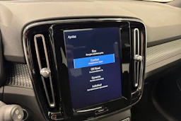 valkoinen Volvo XC40 2018 kuva 30.