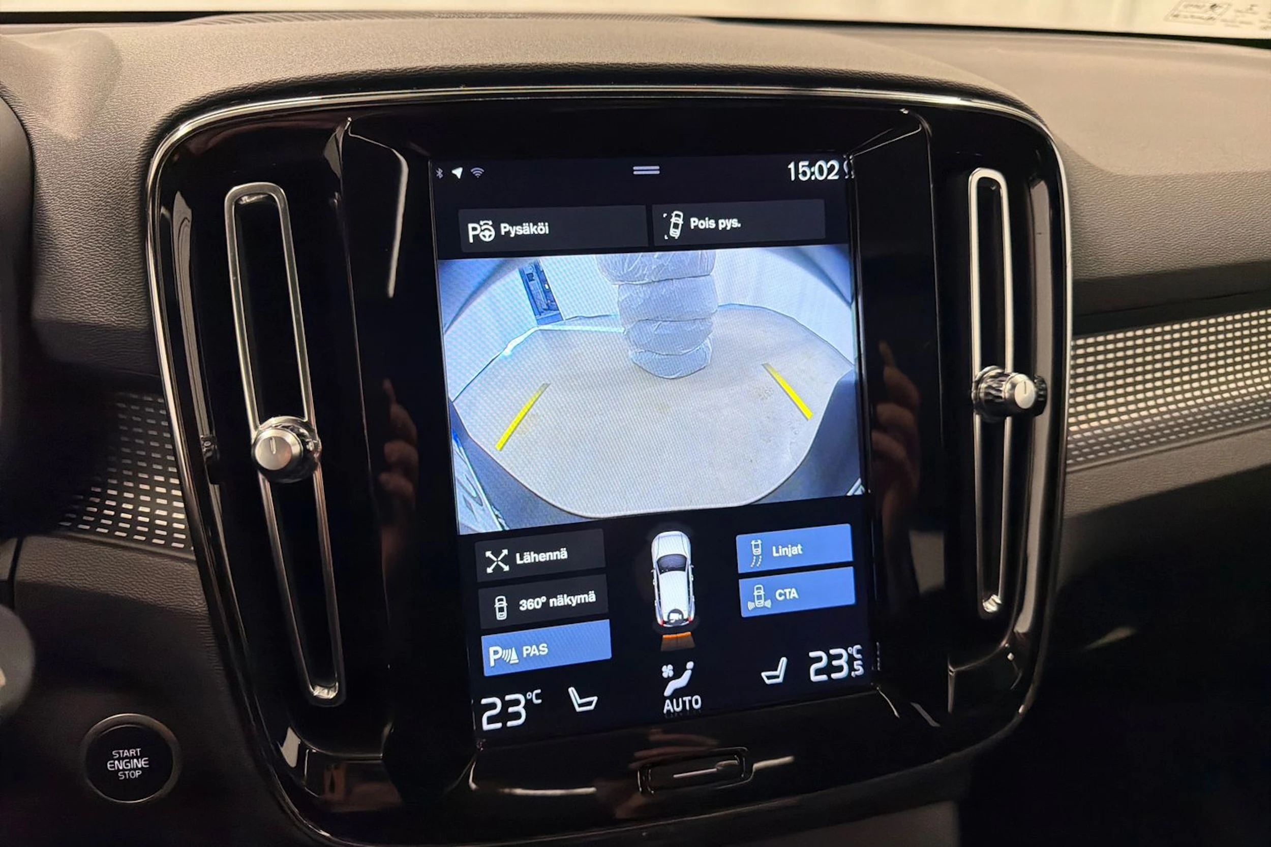 valkoinen Volvo XC40 2018 kuva 32.
