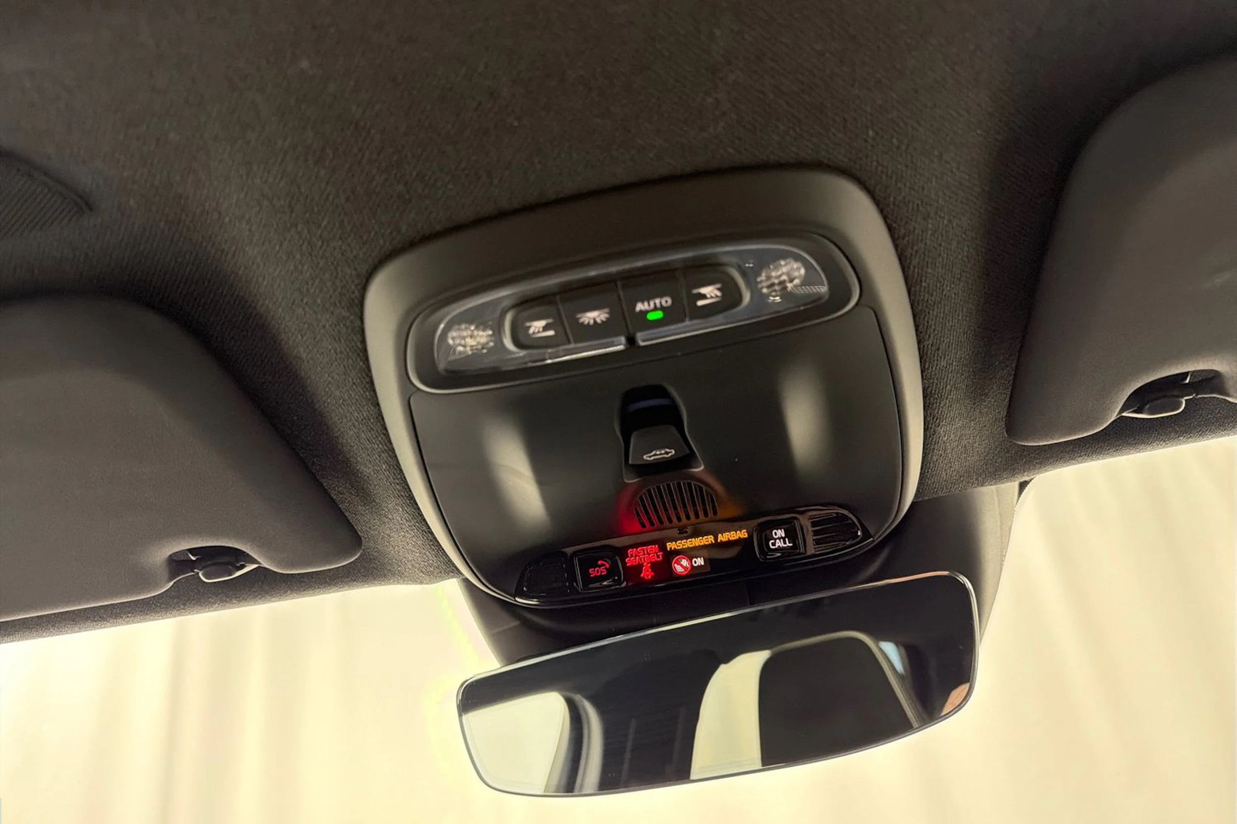 valkoinen Volvo XC40 2018 kuva 35.