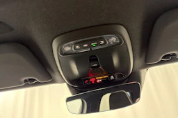 valkoinen Volvo XC40 2018 kuva 35.