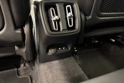 valkoinen Volvo XC40 2018 kuva 37.