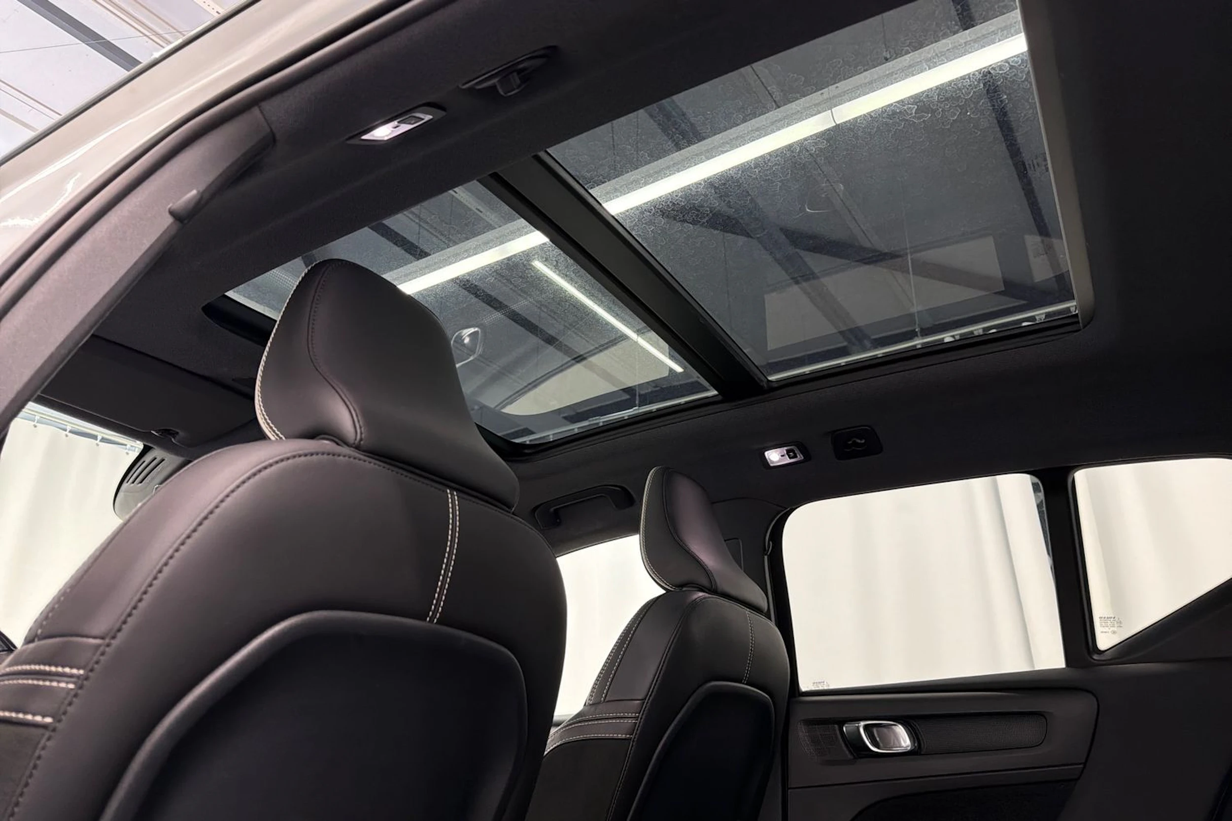 valkoinen Volvo XC40 2018 kuva 38.