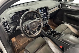 Valkoinen Volvo XC40 2018 kuva 3.