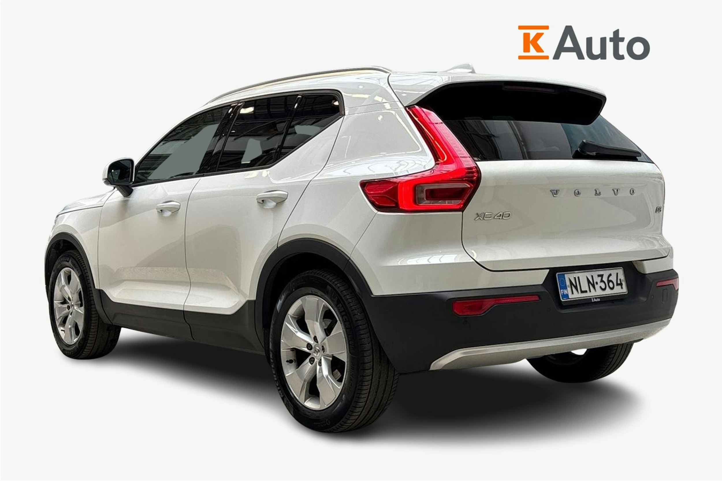 valkoinen Volvo XC40 2019 kuva 2.
