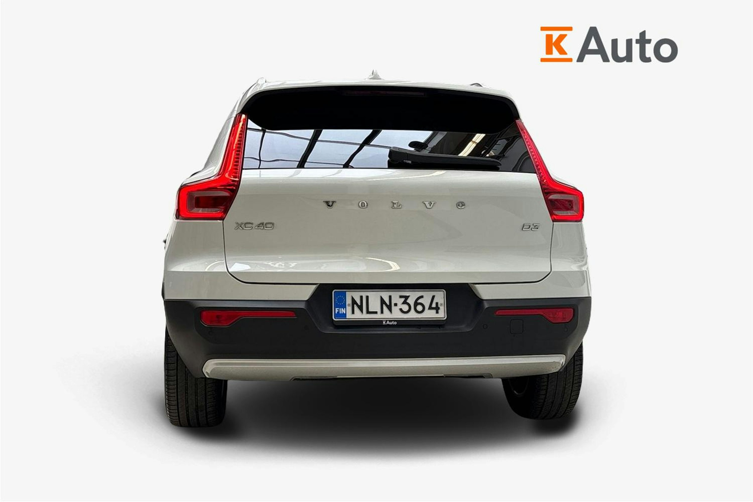 valkoinen Volvo XC40 2019 kuva 3.
