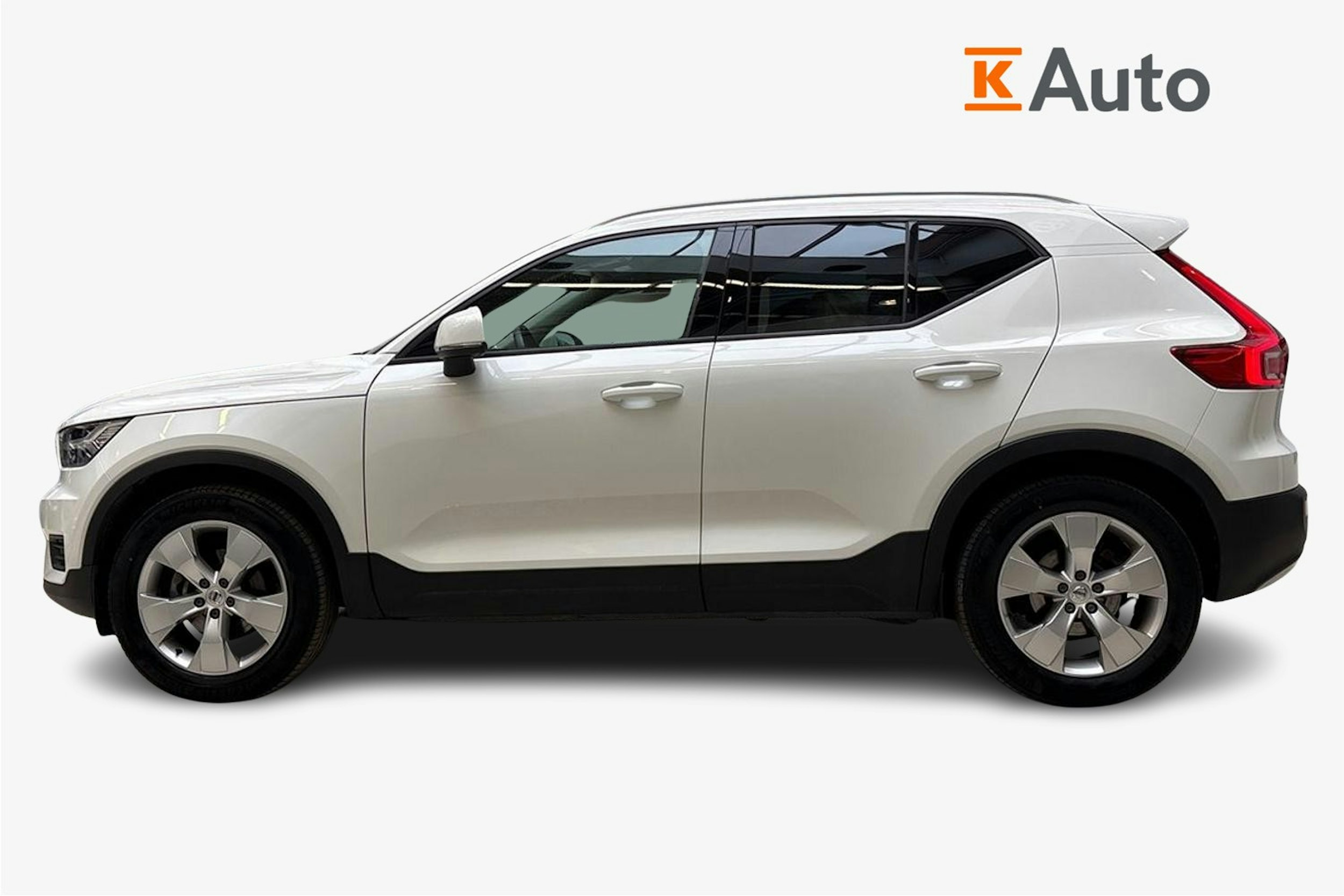 valkoinen Volvo XC40 2019 kuva 6.