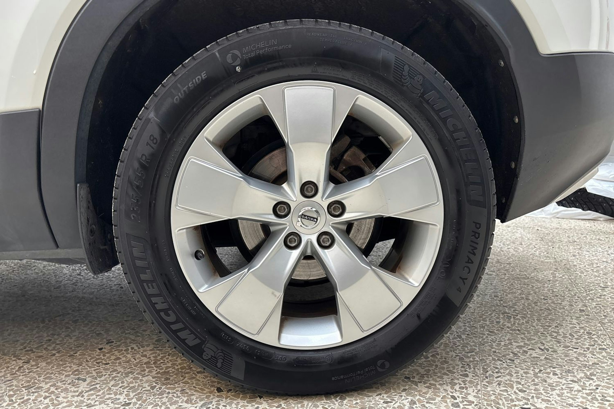 valkoinen Volvo XC40 2019 kuva 11.