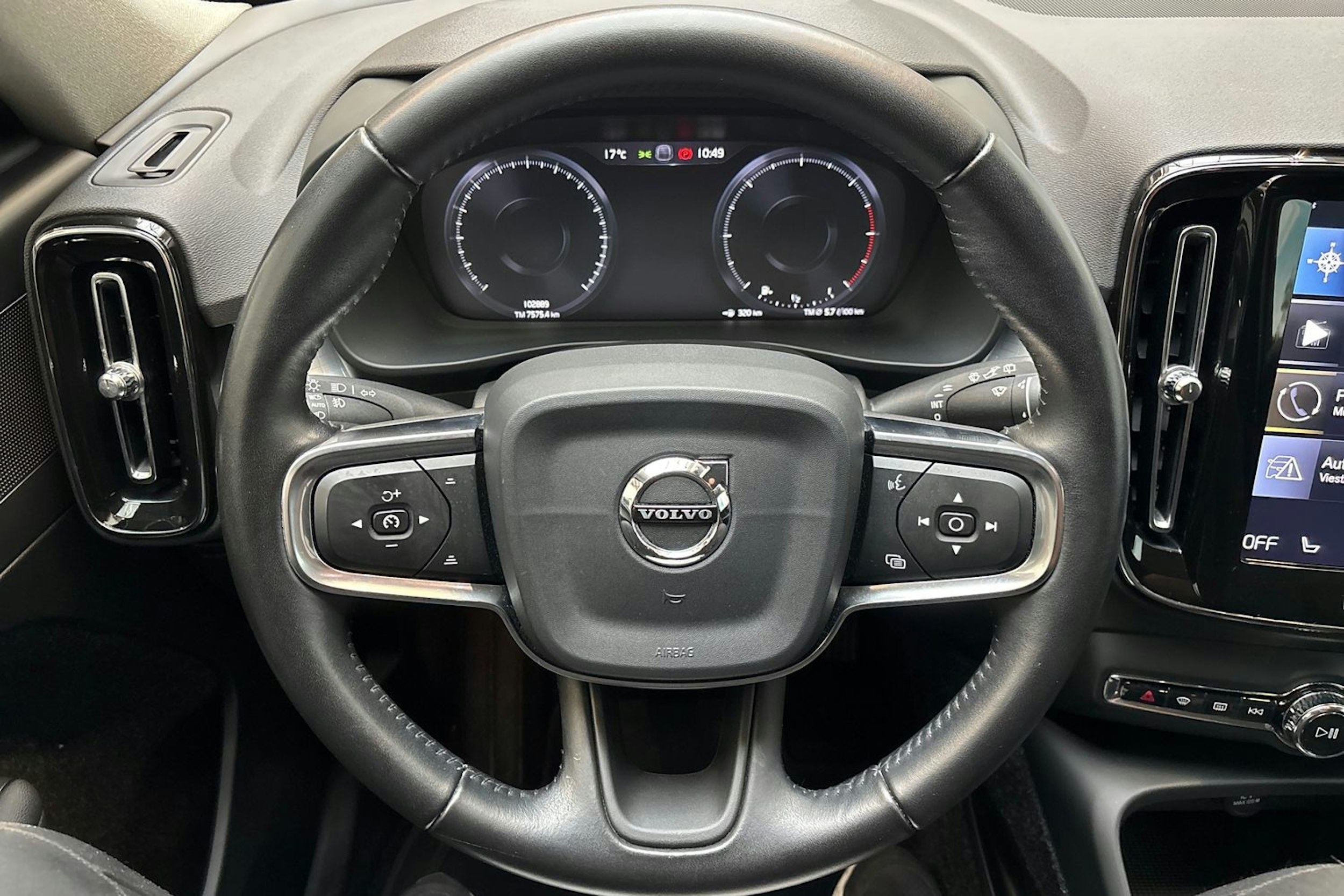 valkoinen Volvo XC40 2019 kuva 16.