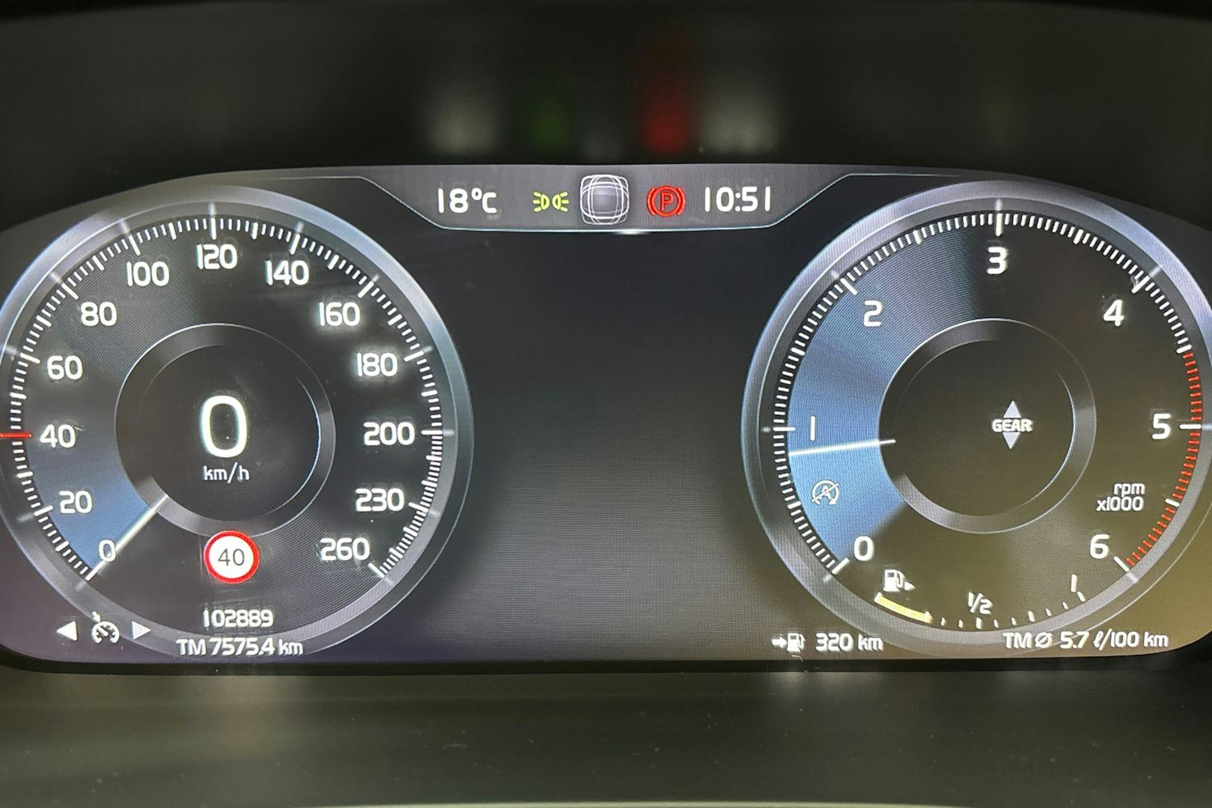 valkoinen Volvo XC40 2019 kuva 17.