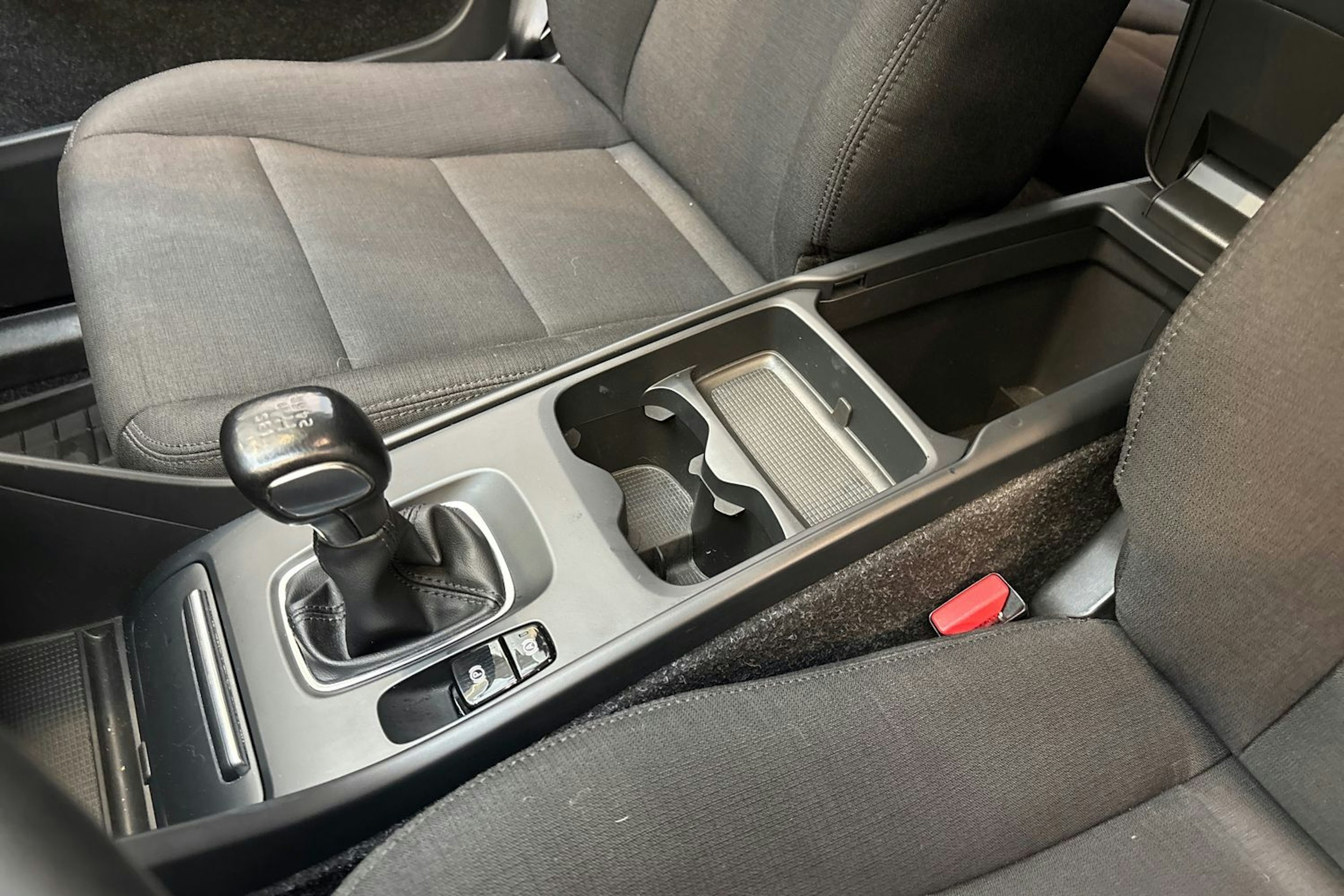valkoinen Volvo XC40 2019 kuva 23.