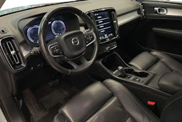 sininen Volvo XC40 2018 kuva 6.