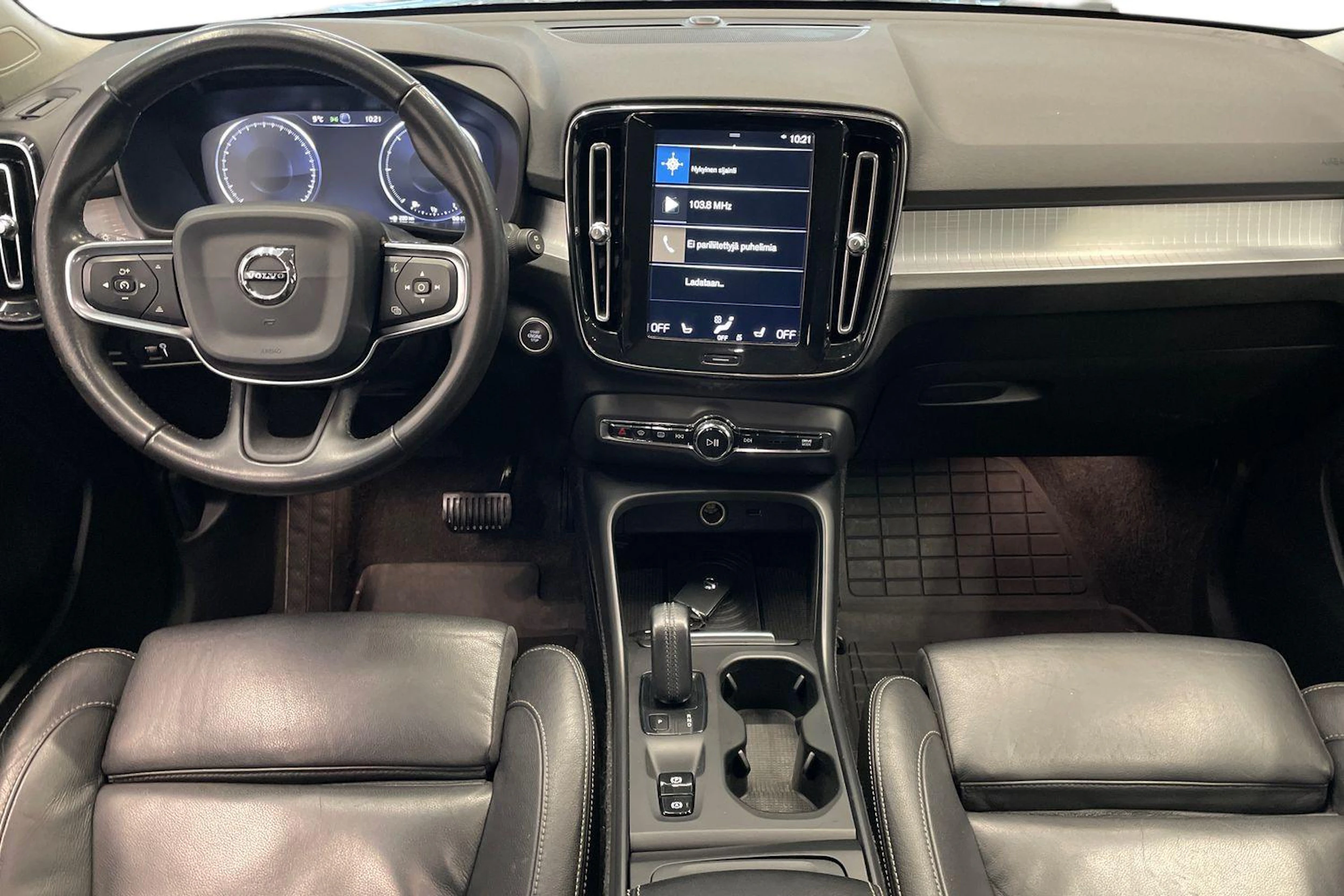 sininen Volvo XC40 2018 kuva 7.