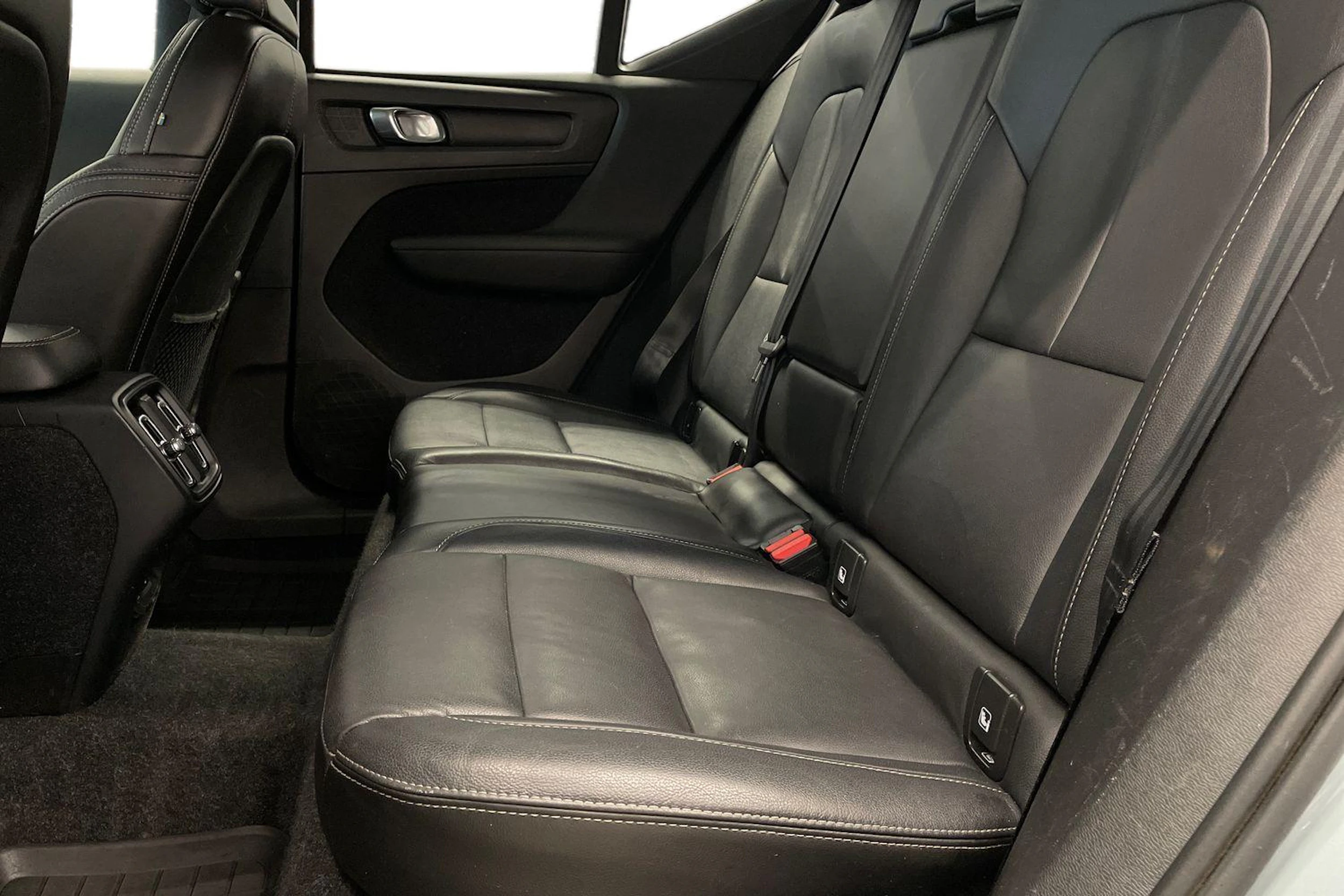 sininen Volvo XC40 2018 kuva 8.