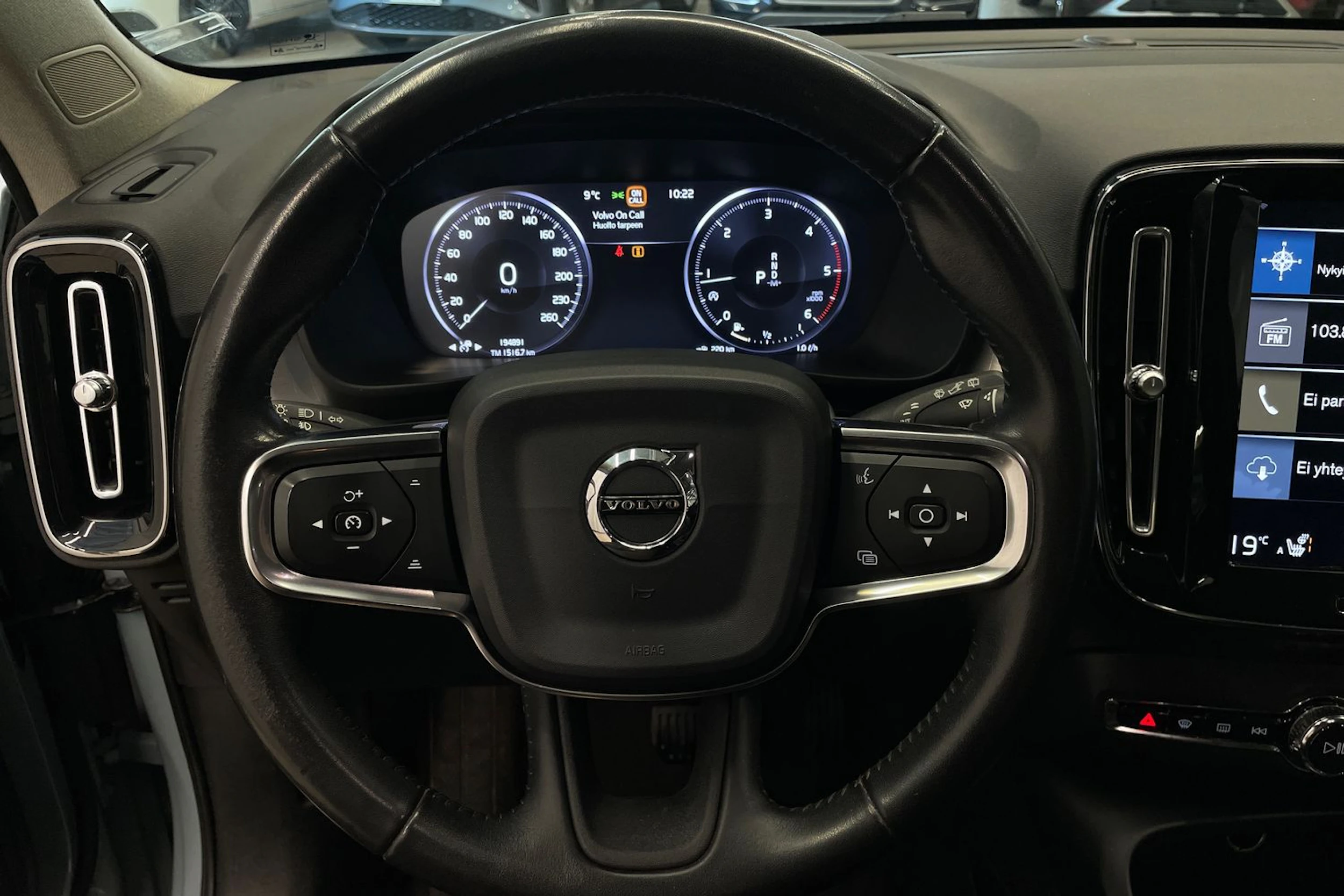 sininen Volvo XC40 2018 kuva 12.