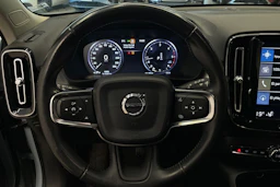 sininen Volvo XC40 2018 kuva 12.