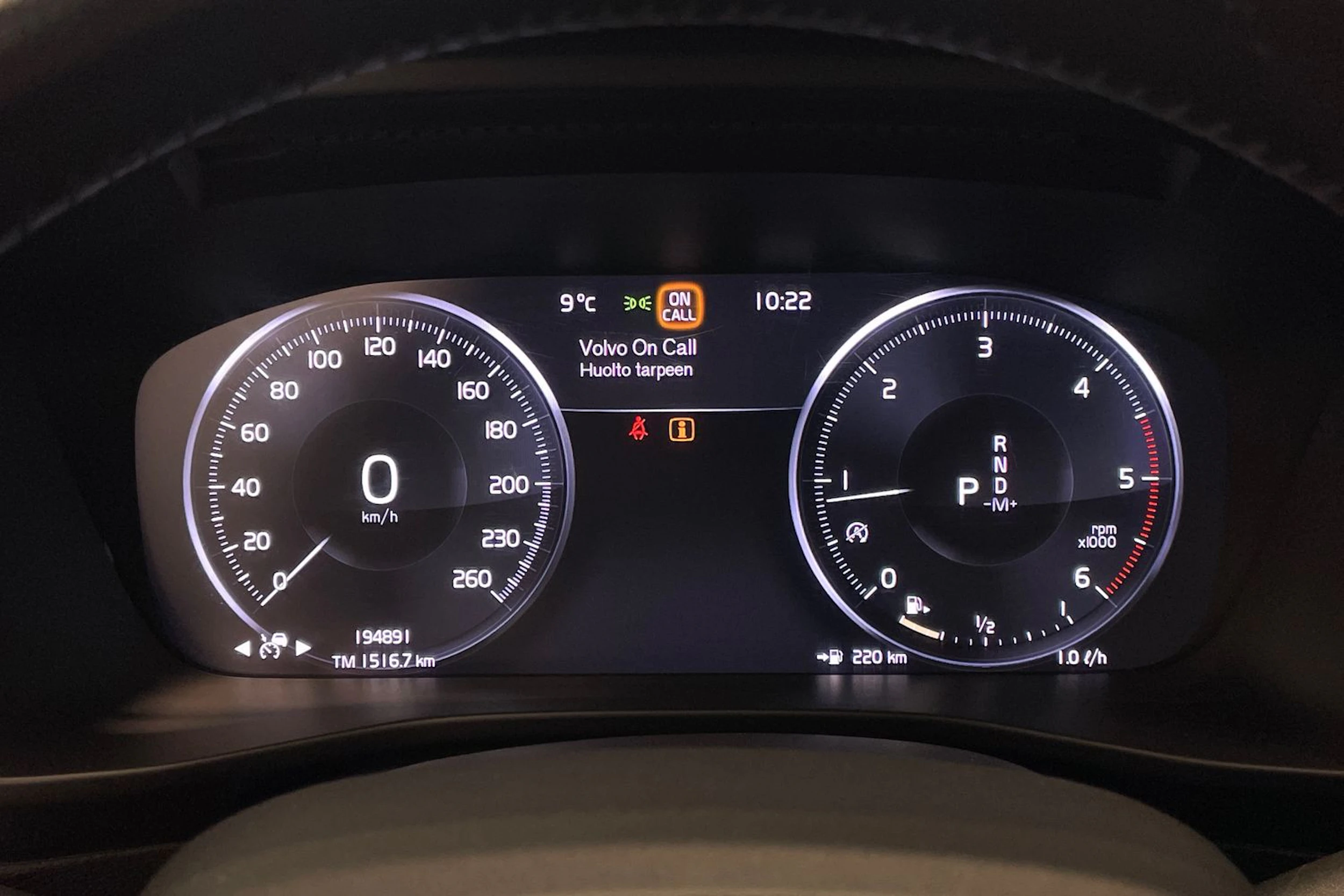 sininen Volvo XC40 2018 kuva 15.
