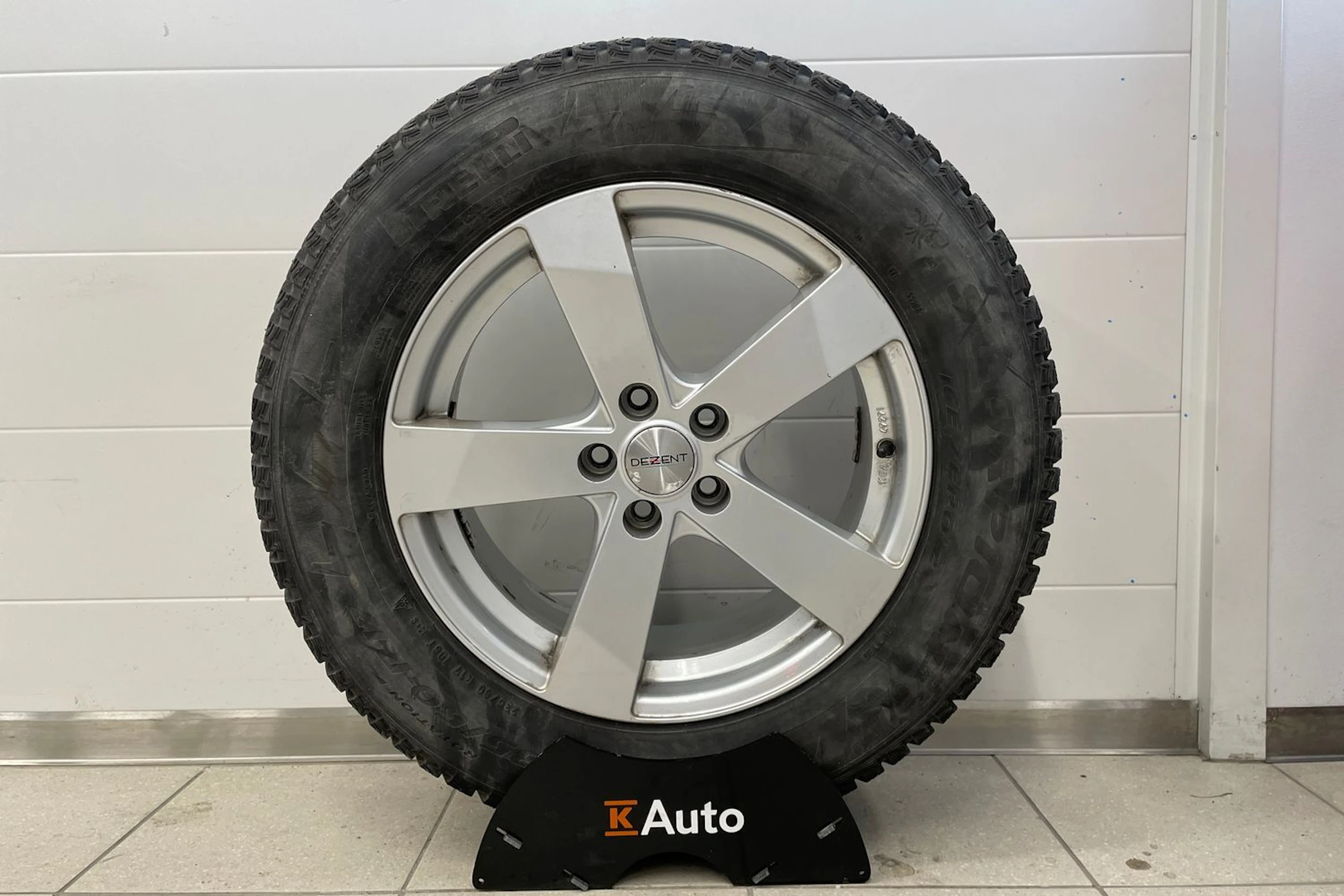 sininen Volvo XC40 2018 kuva 24.