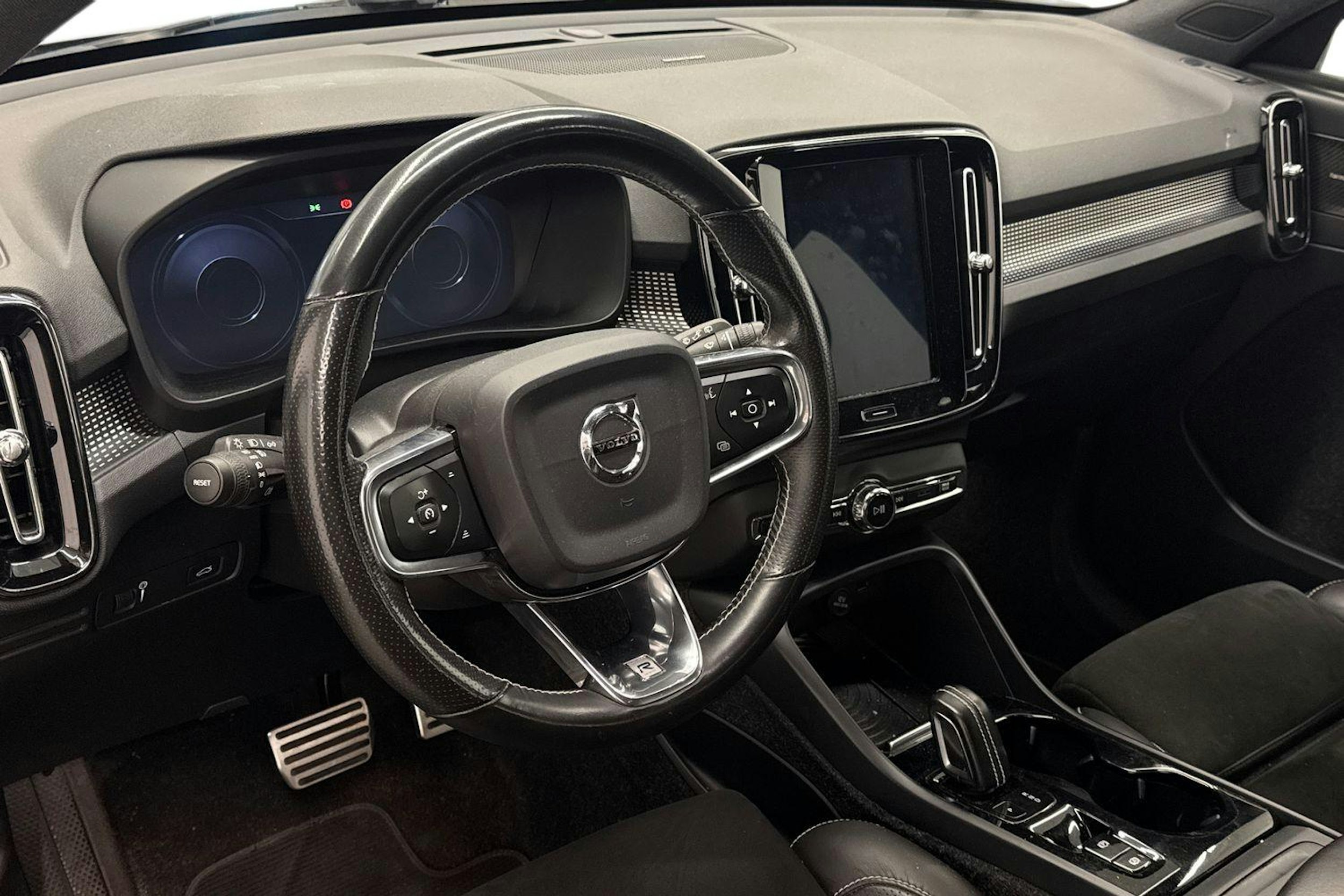 harmaa Volvo XC40 2018 kuva 3.