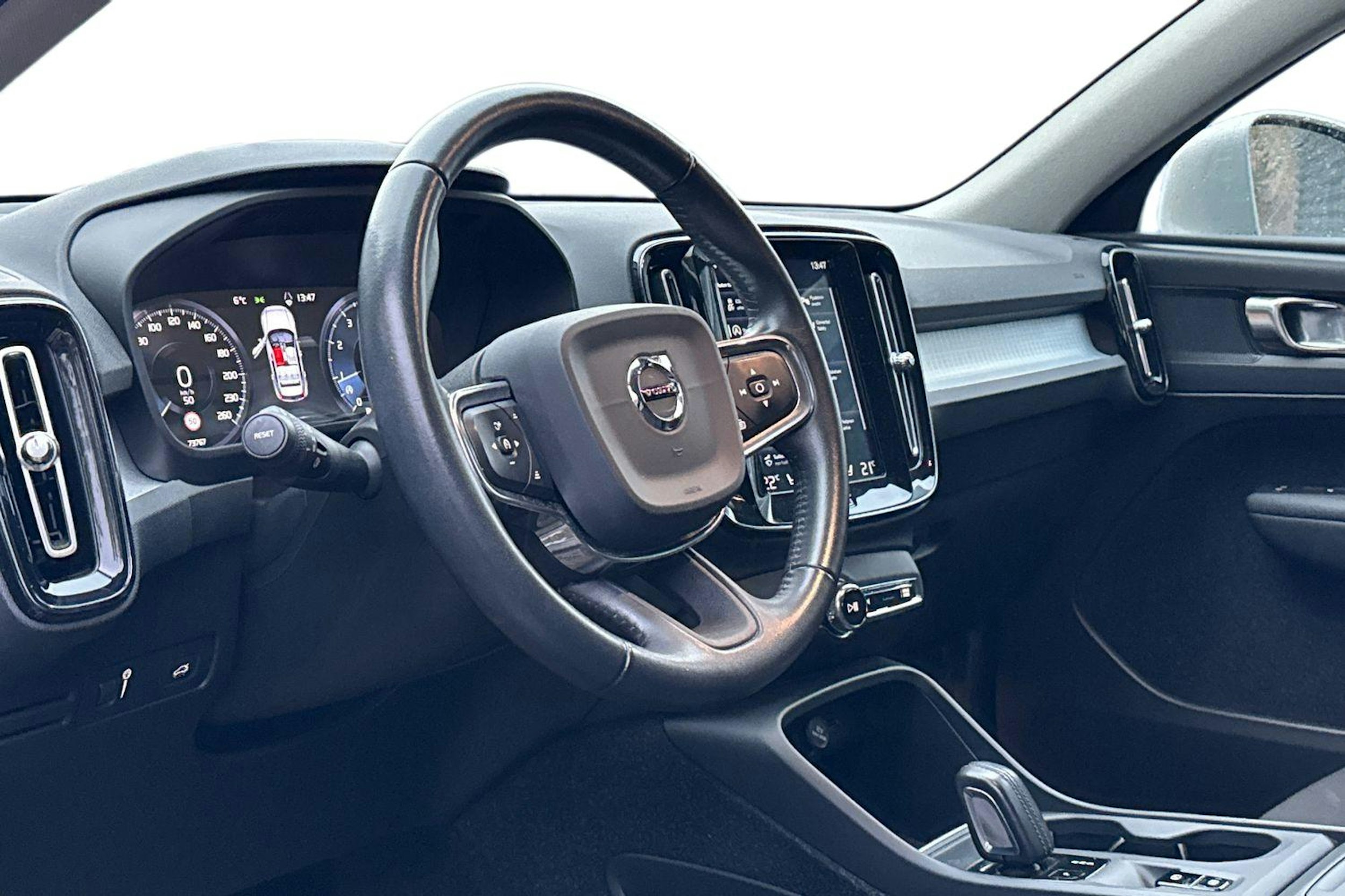 harmaa Volvo XC40 2018 kuva 3.