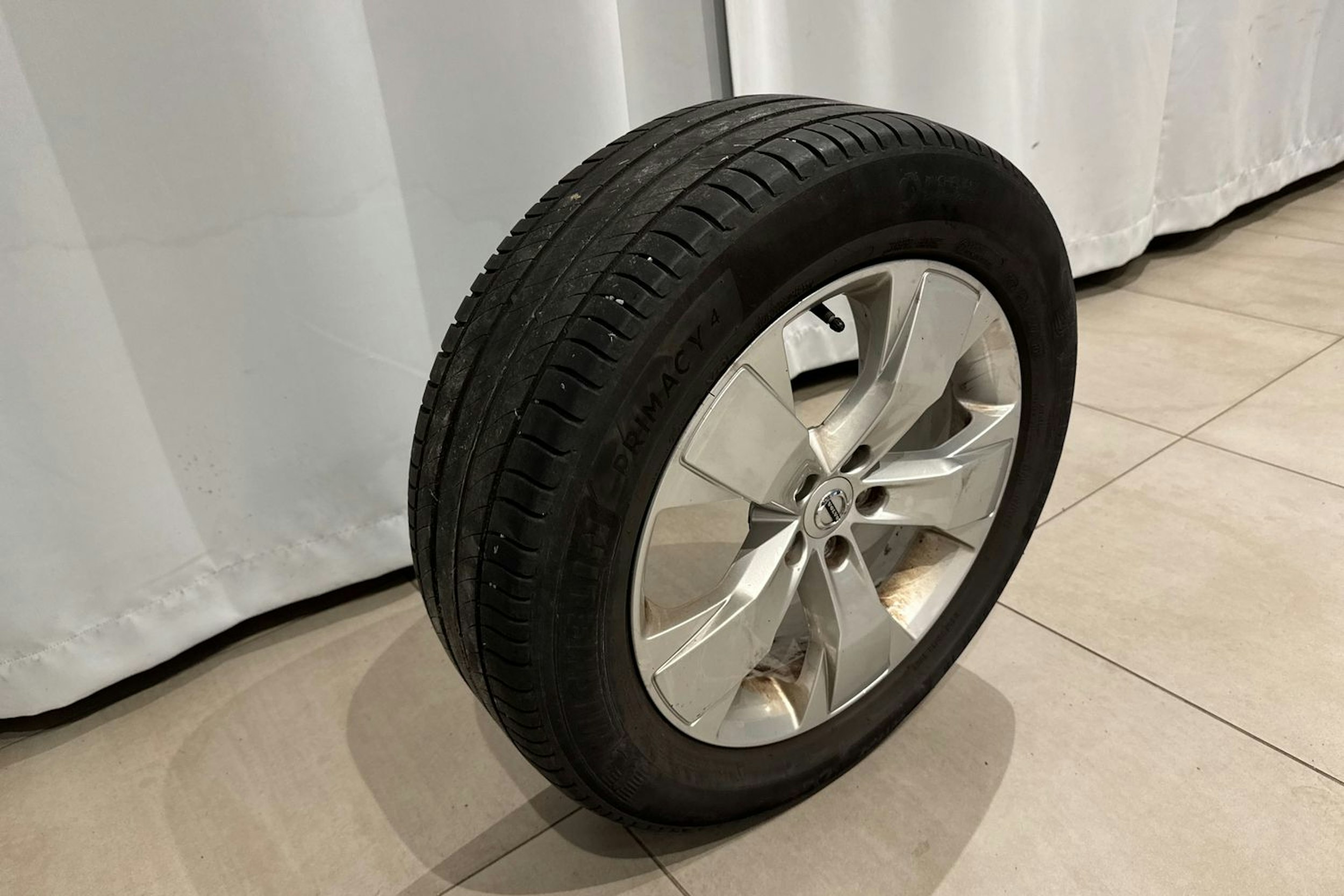 harmaa Volvo XC40 2019 kuva 14.