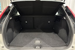 harmaa Volvo XC40 2019 kuva 16.