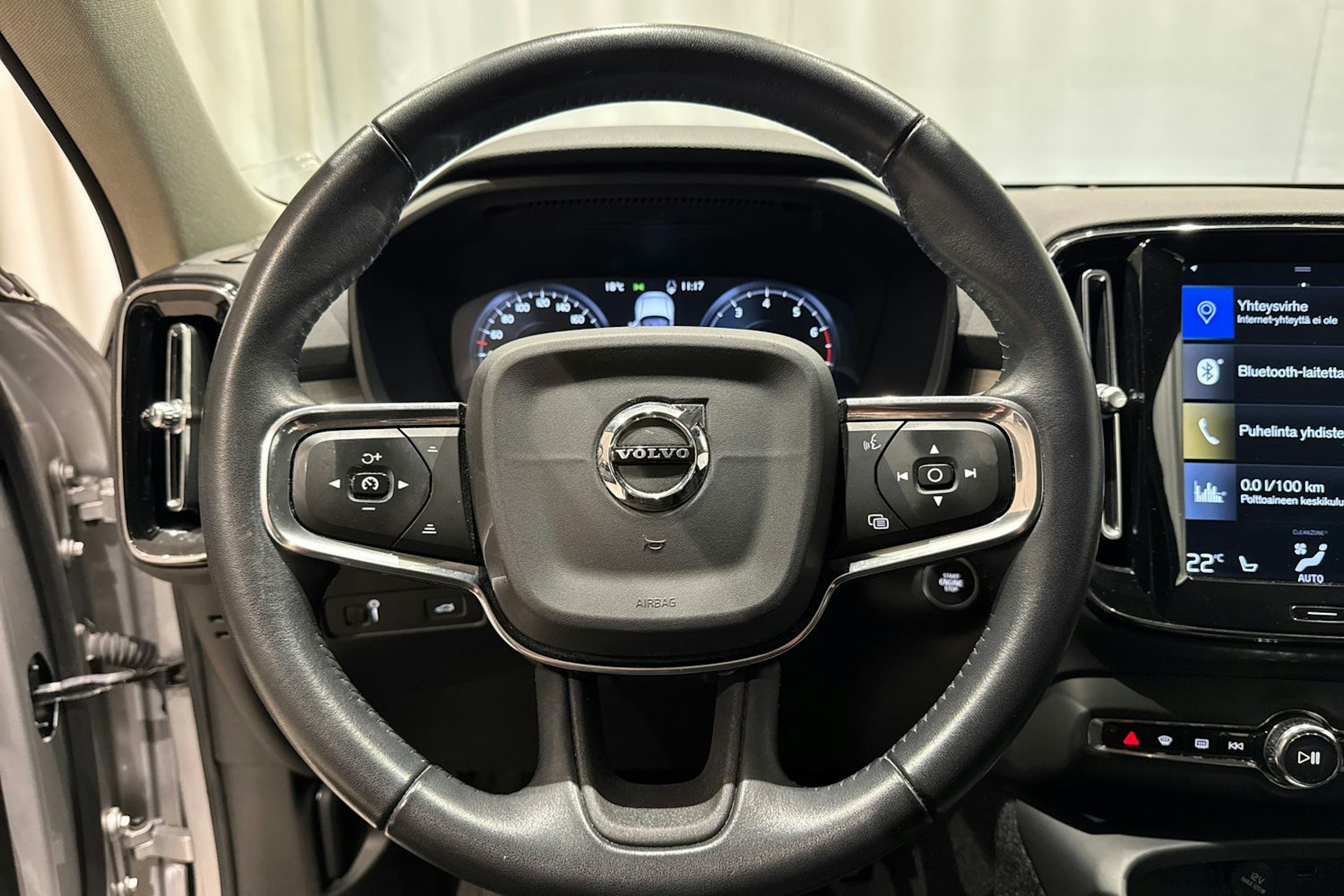 harmaa Volvo XC40 2019 kuva 18.