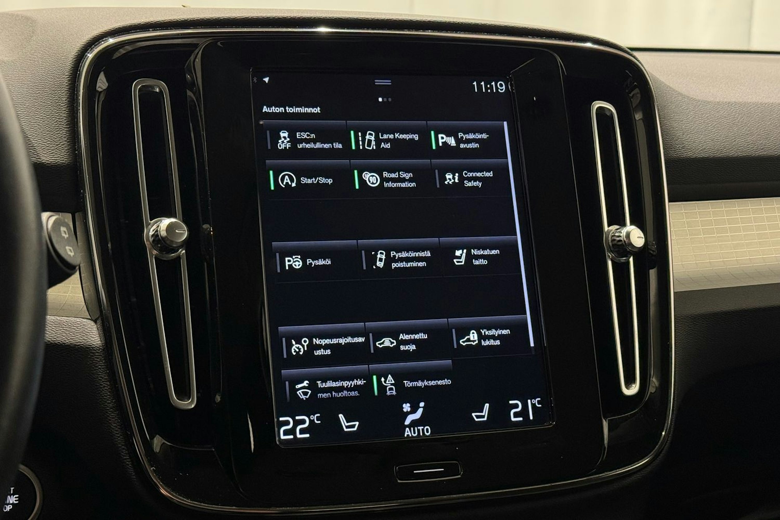 harmaa Volvo XC40 2019 kuva 22.