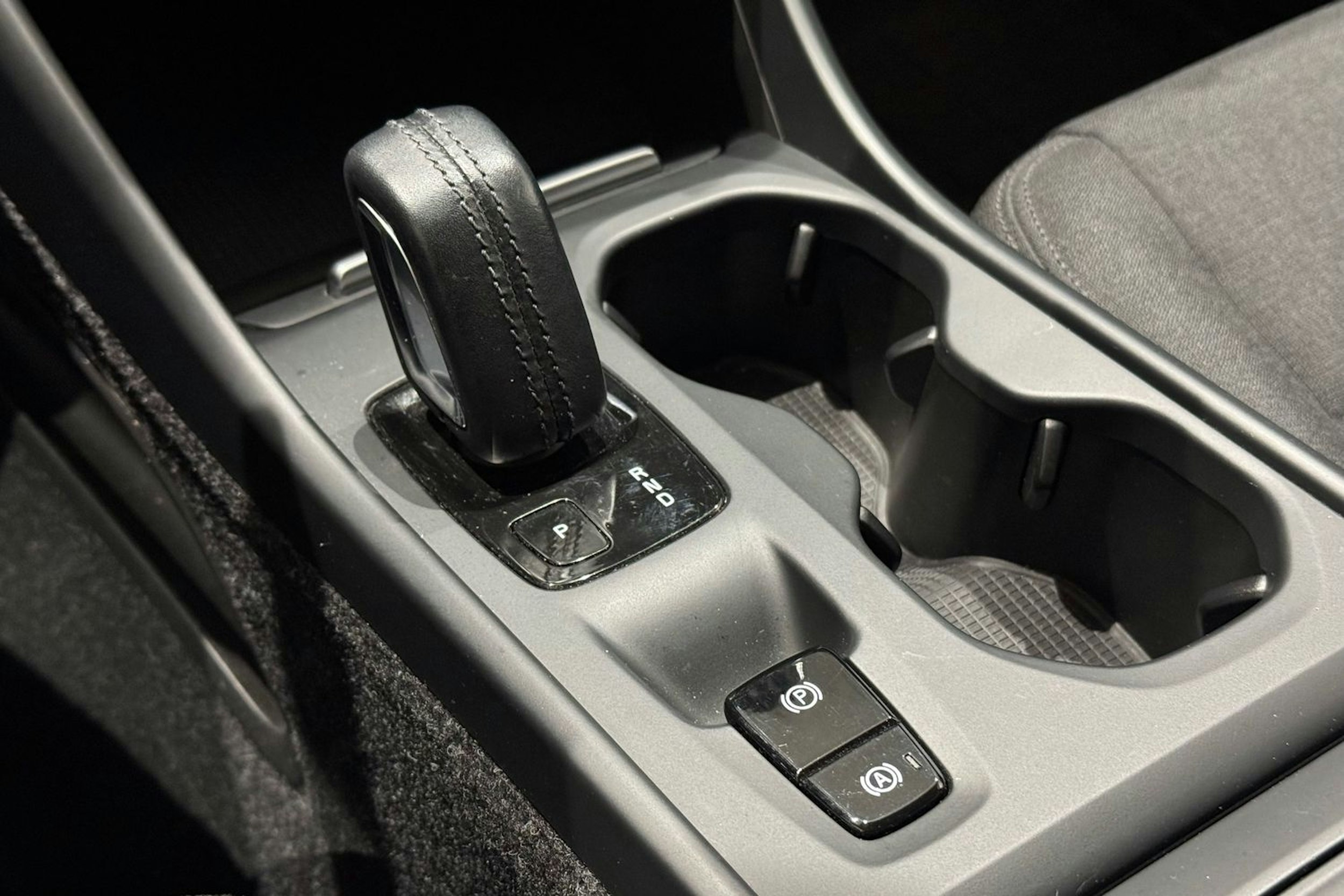 harmaa Volvo XC40 2019 kuva 26.