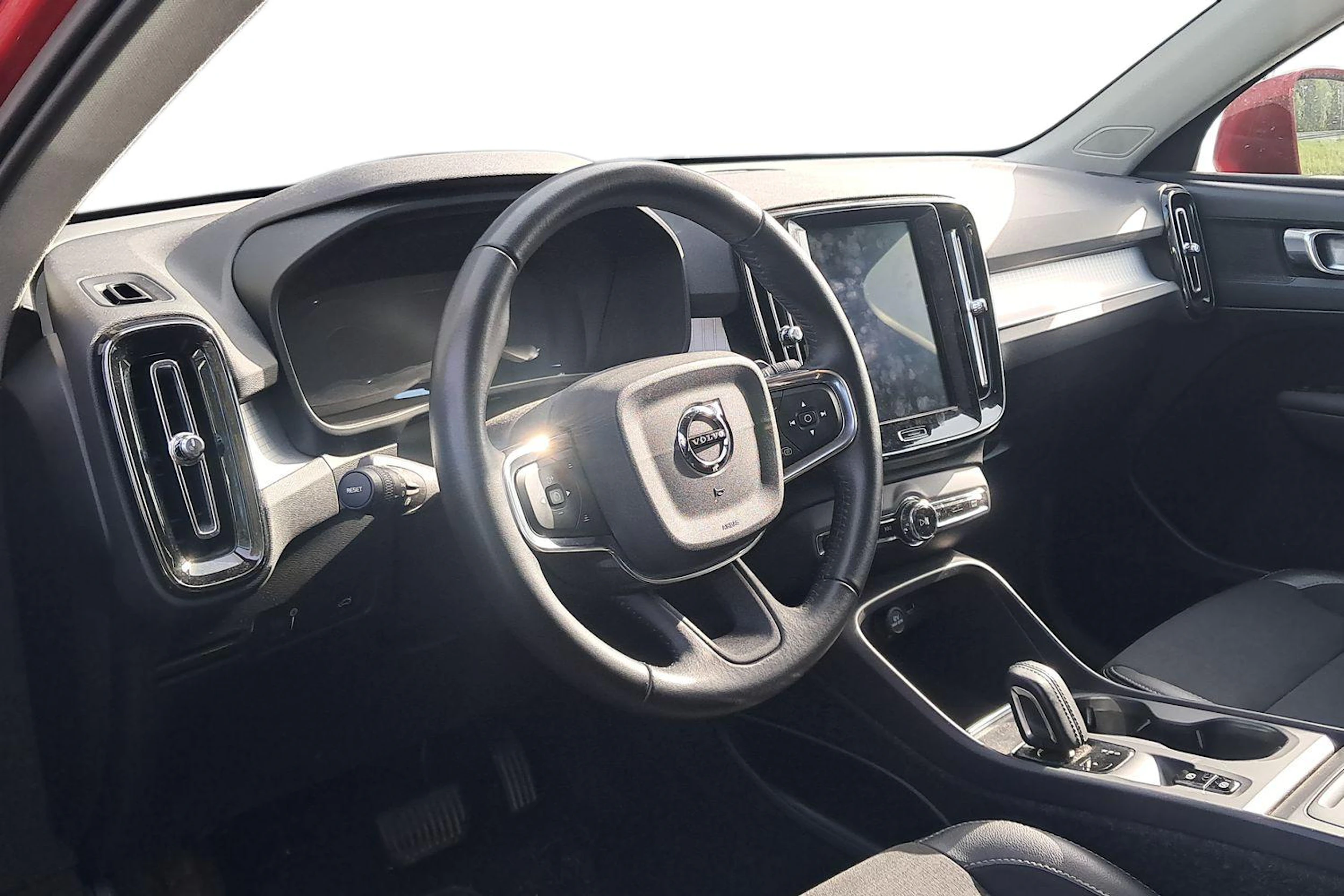 punainen Volvo XC40 2018 kuva 3.