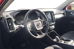 punainen Volvo XC40 2018 kuva 3.