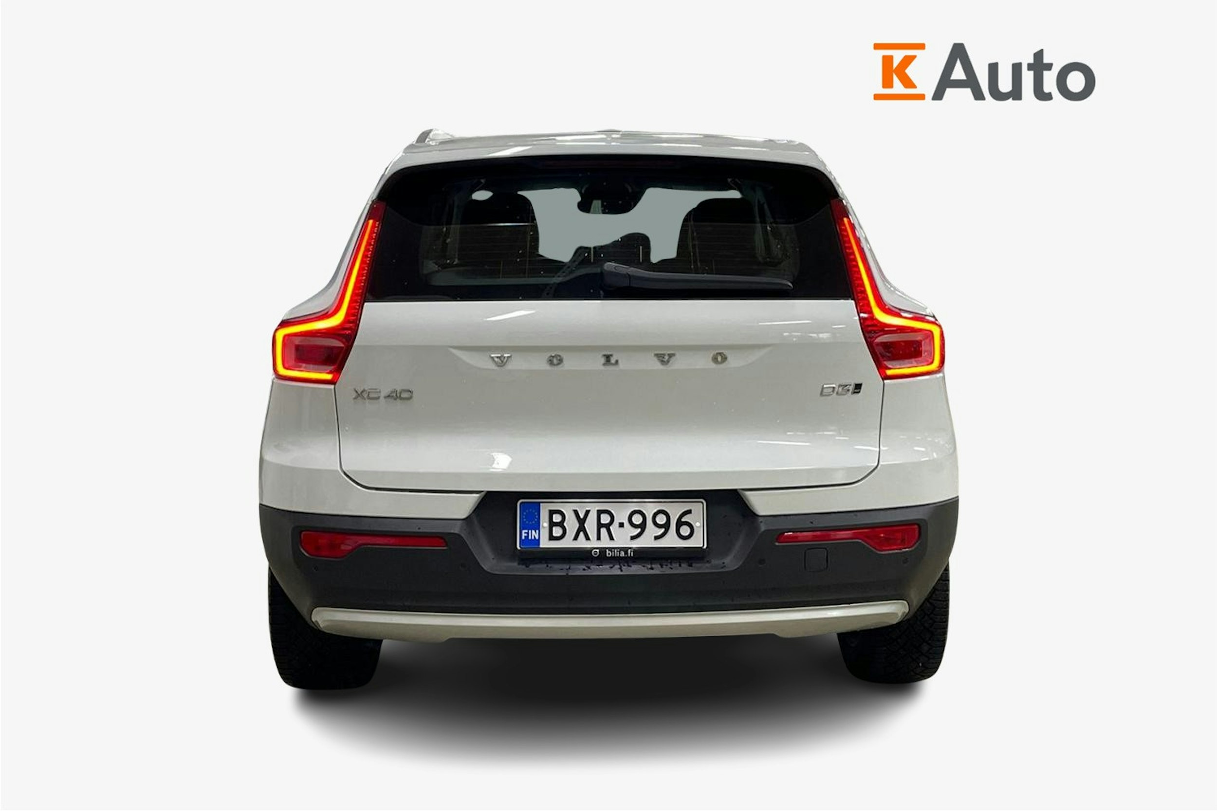 Valkoinen Volvo XC40 2020 kuva 3.