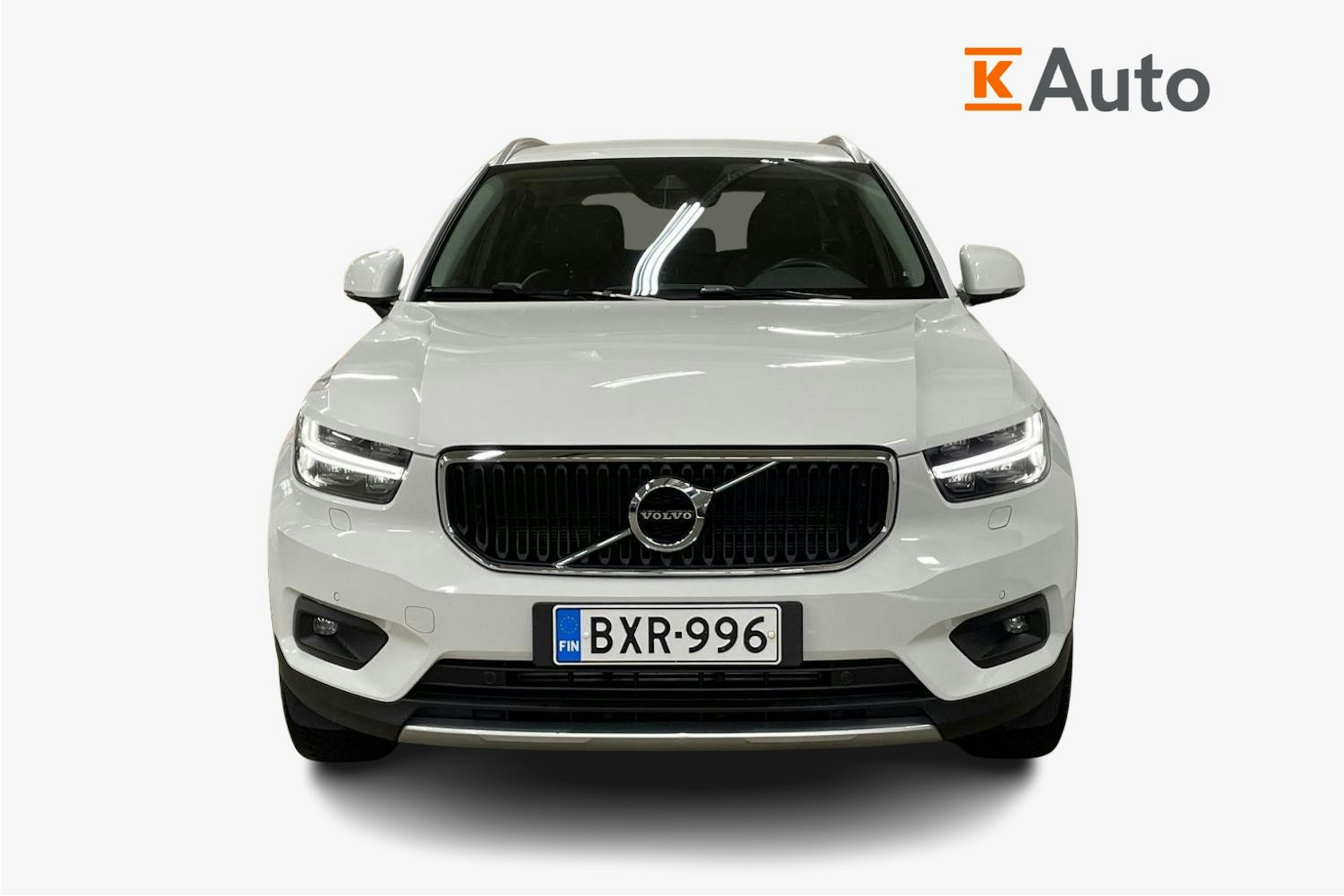 Valkoinen Volvo XC40 2020 kuva 5.