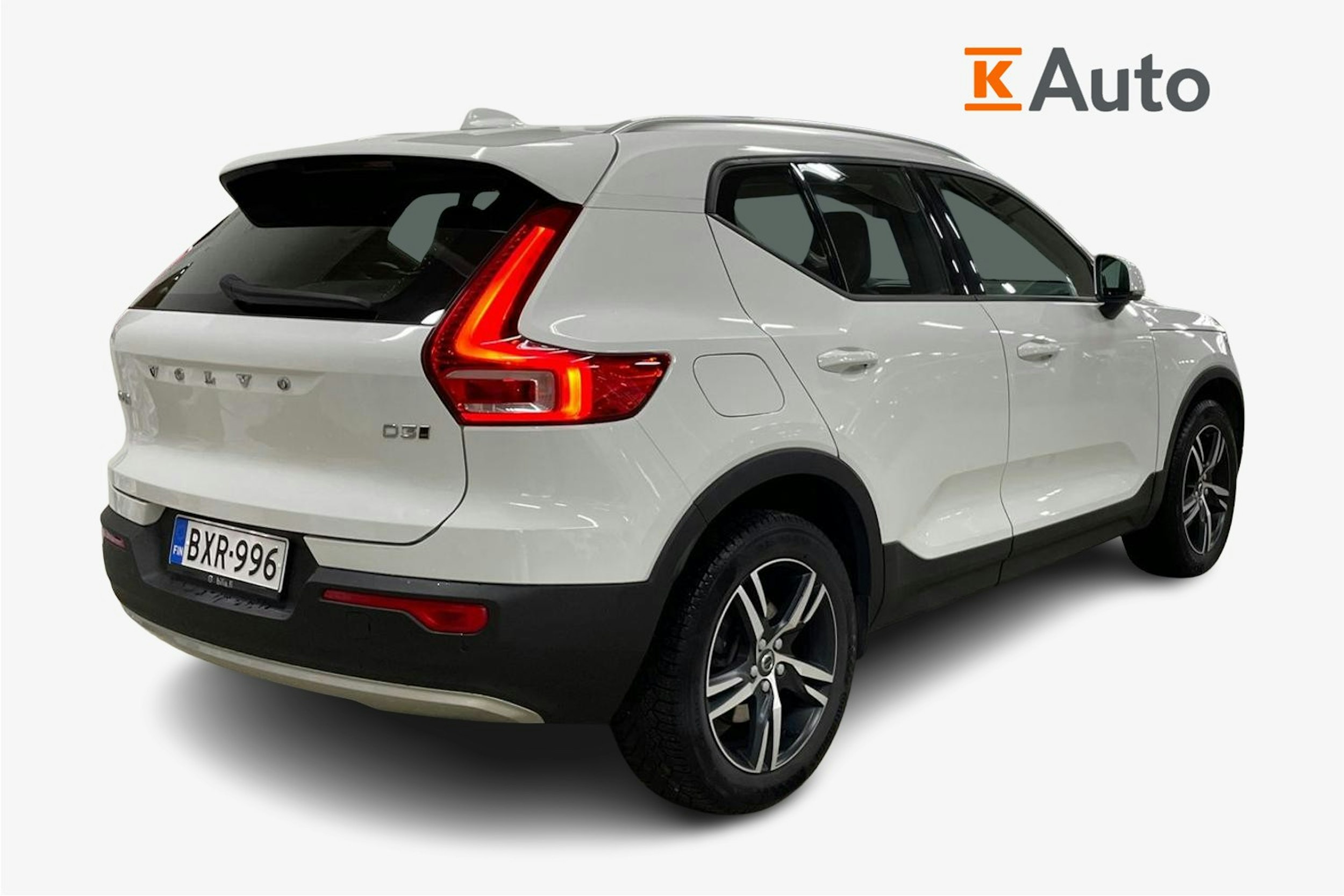 Valkoinen Volvo XC40 2020 kuva 6.