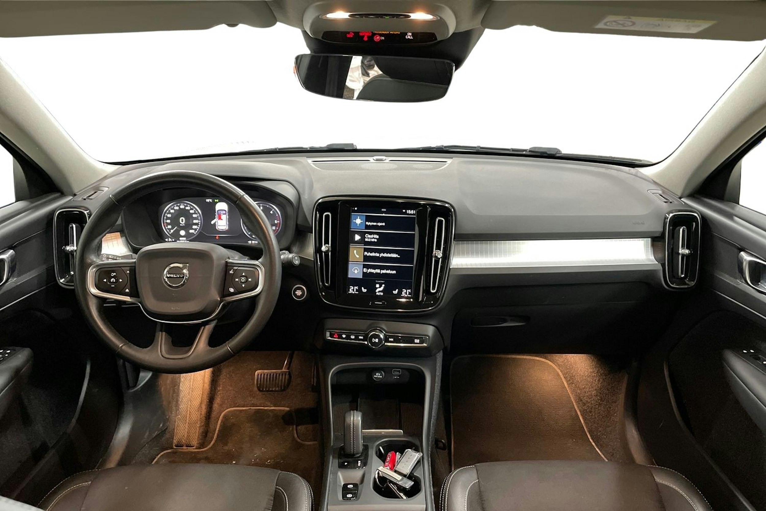 Valkoinen Volvo XC40 2020 kuva 9.